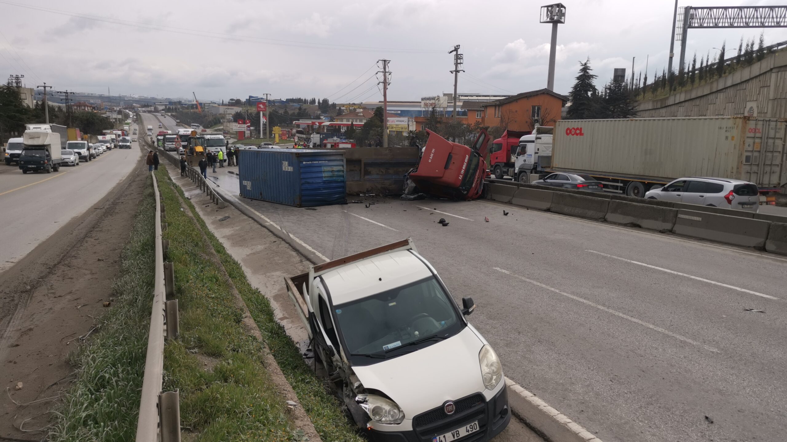 Gebze’de zincirleme trafik kazası ulaşımı aksattı