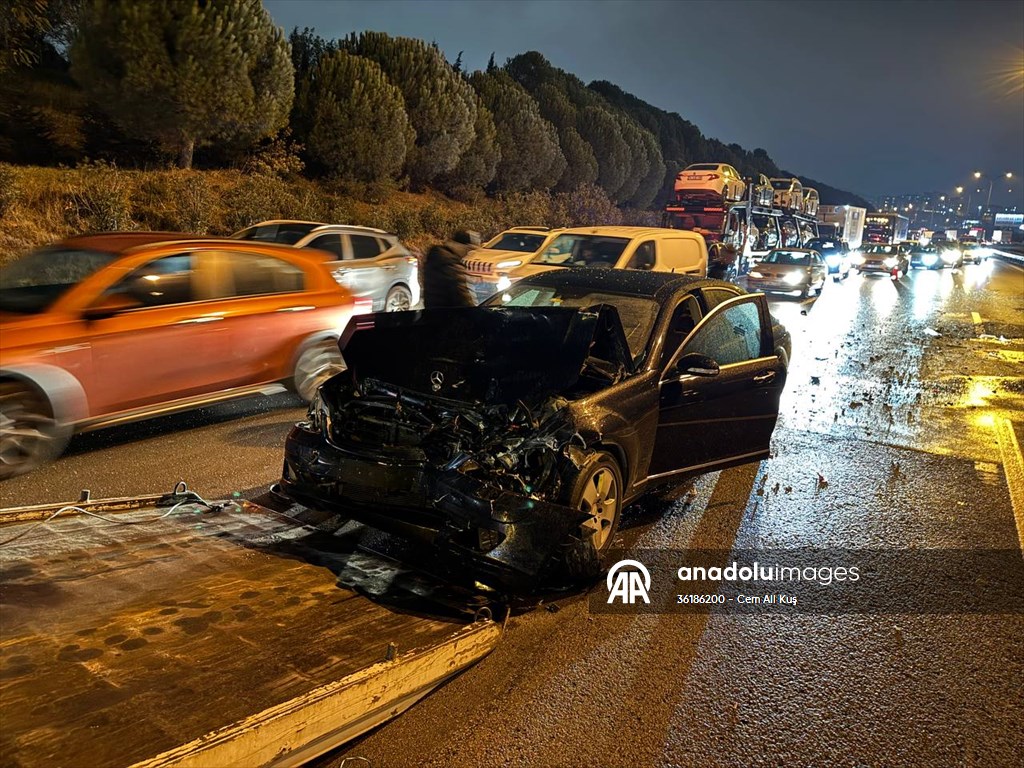 Anadolu Otoyolu’nda meydana gelen zincirleme kazada 10 kişi yaralandı