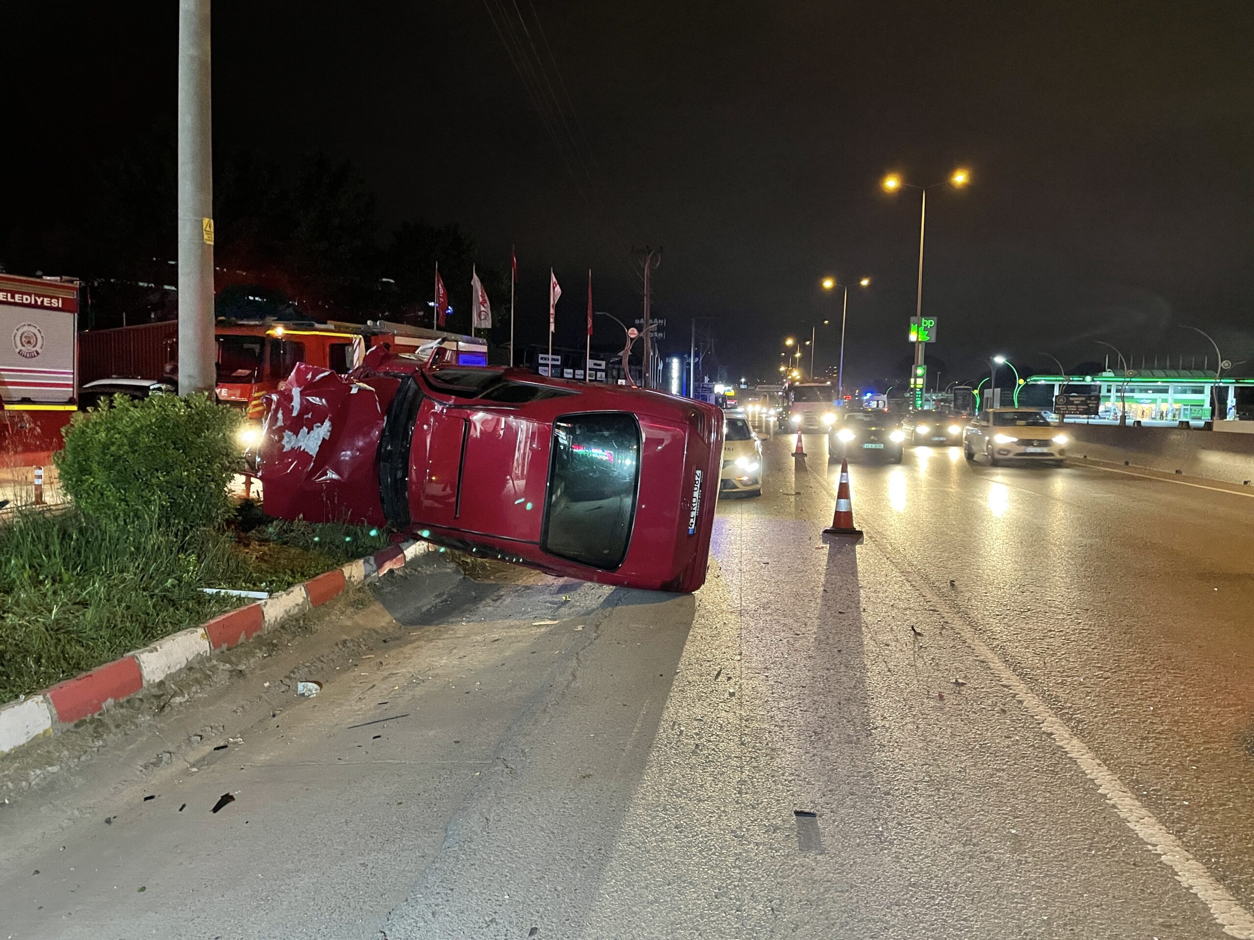 Kocaeli’de polisin “dur” ihtarına uymayıp kaçan sürücü kazada ağır yaralandı