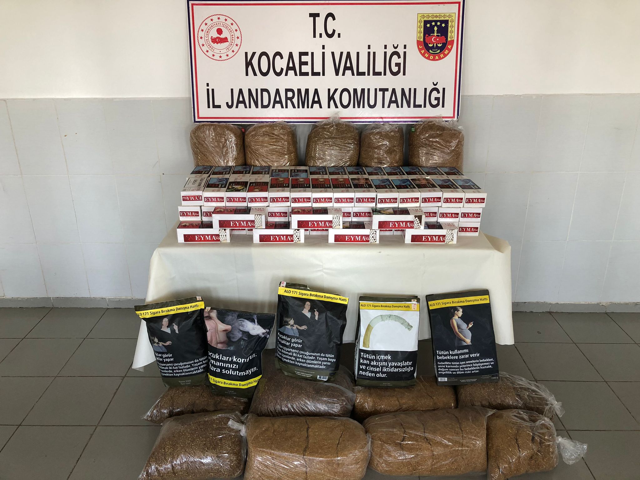 Kocaeli’de 82 kilogram kaçak tütün ve 25 bin 600 makaron yakalandı