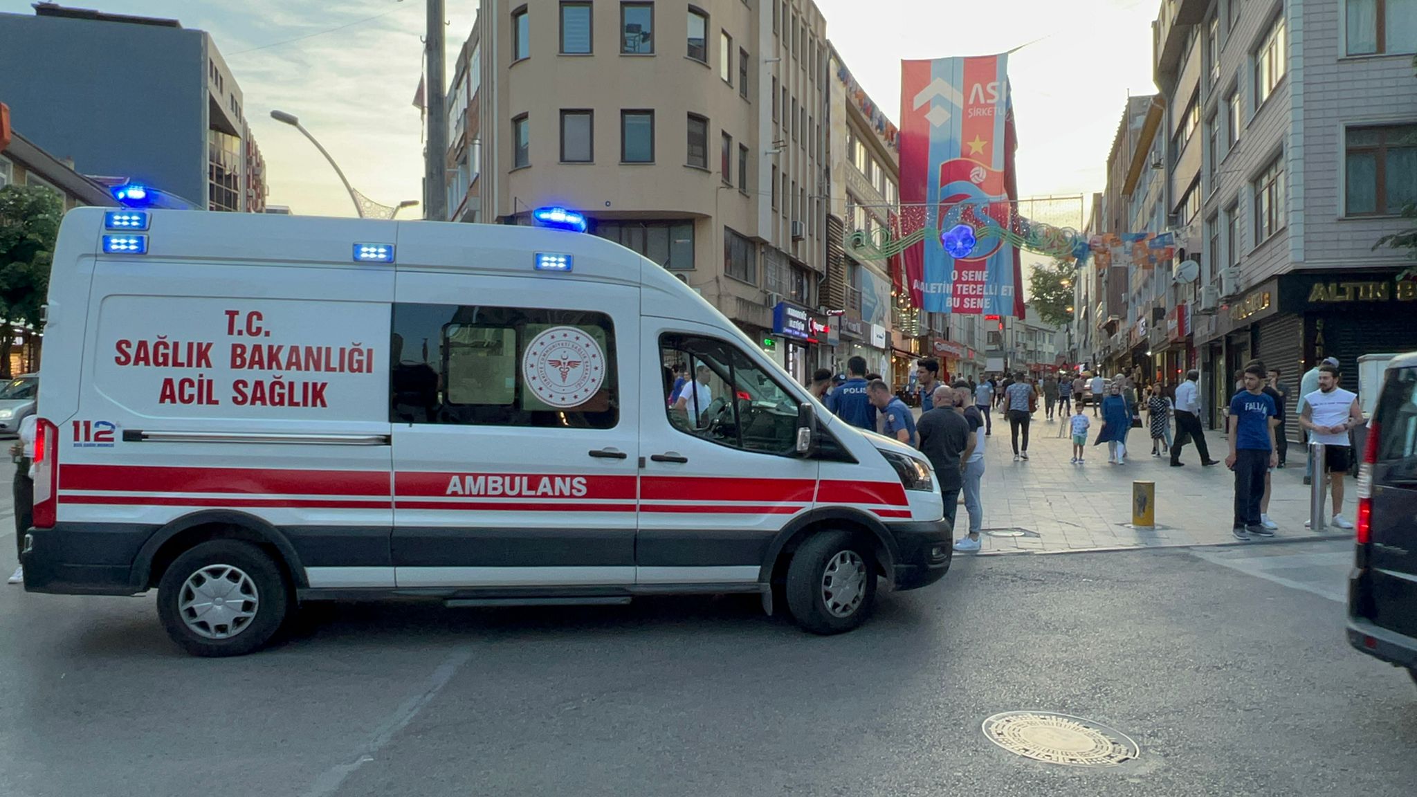 Gebze’de bıçaklı kavgada yaralanan kişi hastaneye kaldırıldı