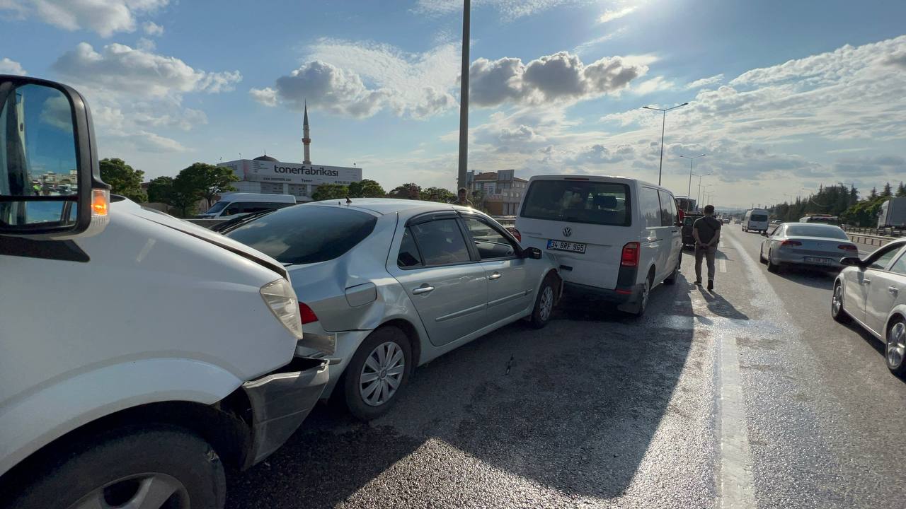 Kocaeli’de zincirleme trafik kazasında 6 kişi yaralandı