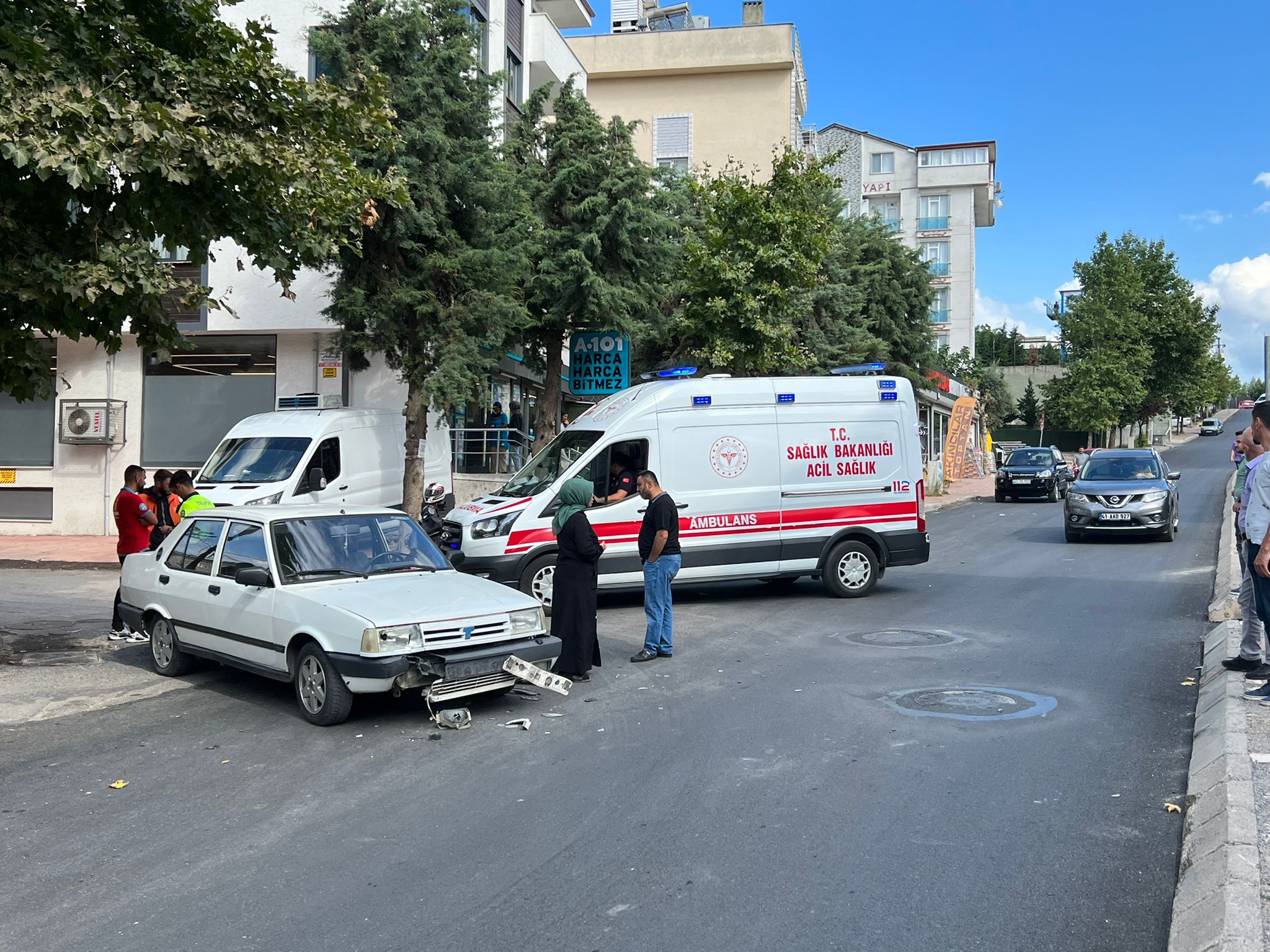 Gebze’de otomobille çarpışan motosikletin sürücüsü yaralandı