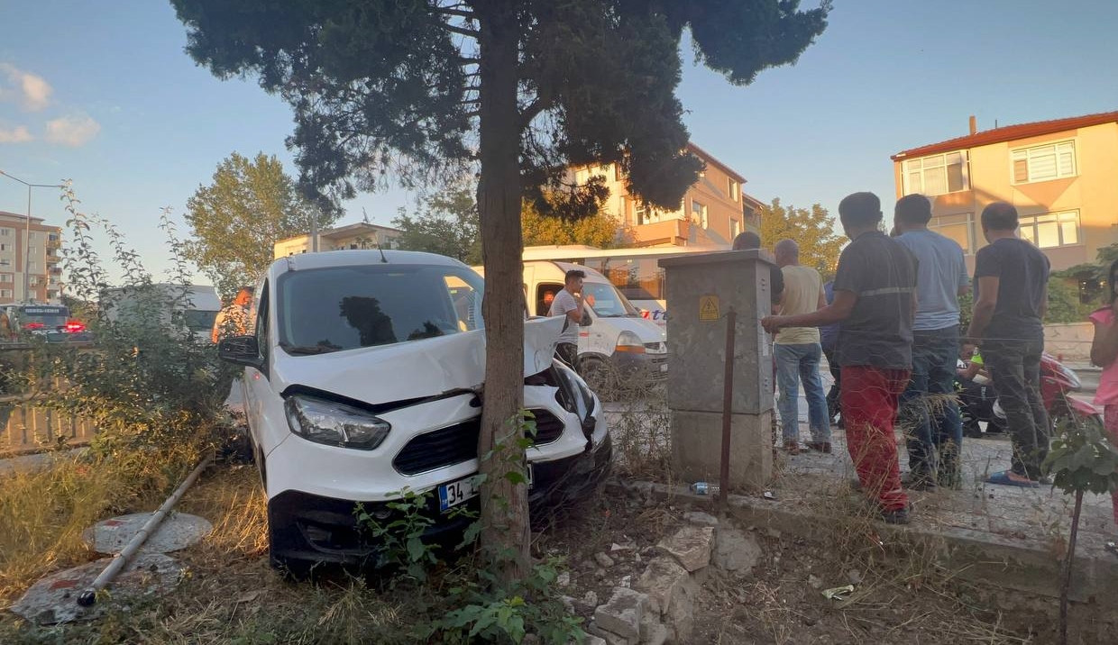 Kocaeli’nin Gebze ilçesinde hafif ticari araç ile çarpışan elektrikli bisiklet sürücüsü yaralandı.