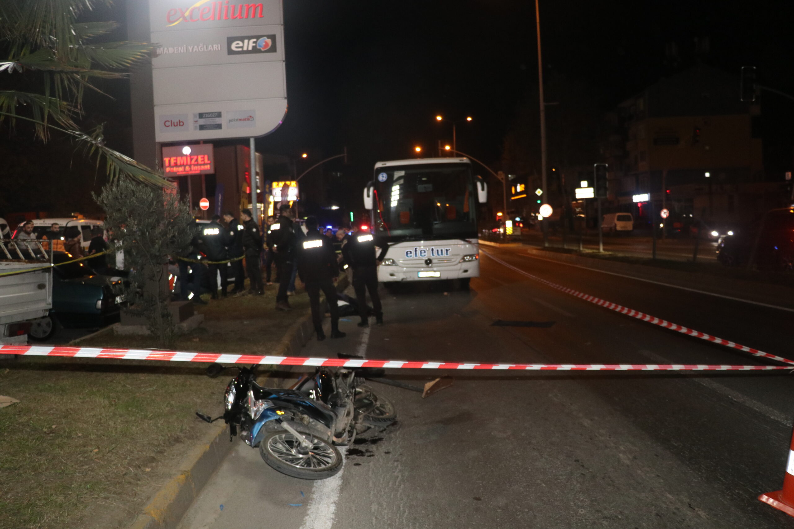 Kocaeli’nin Gölcük ilçesinde yolcu otobüsü ile çarpışan motosikletin sürücüsü hayatını kaybetti.