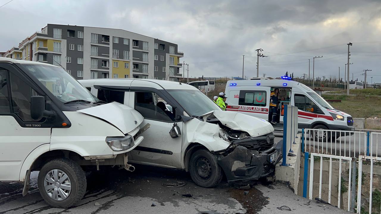 Gebze’de trafik kazasında 3 kişi yaralandı