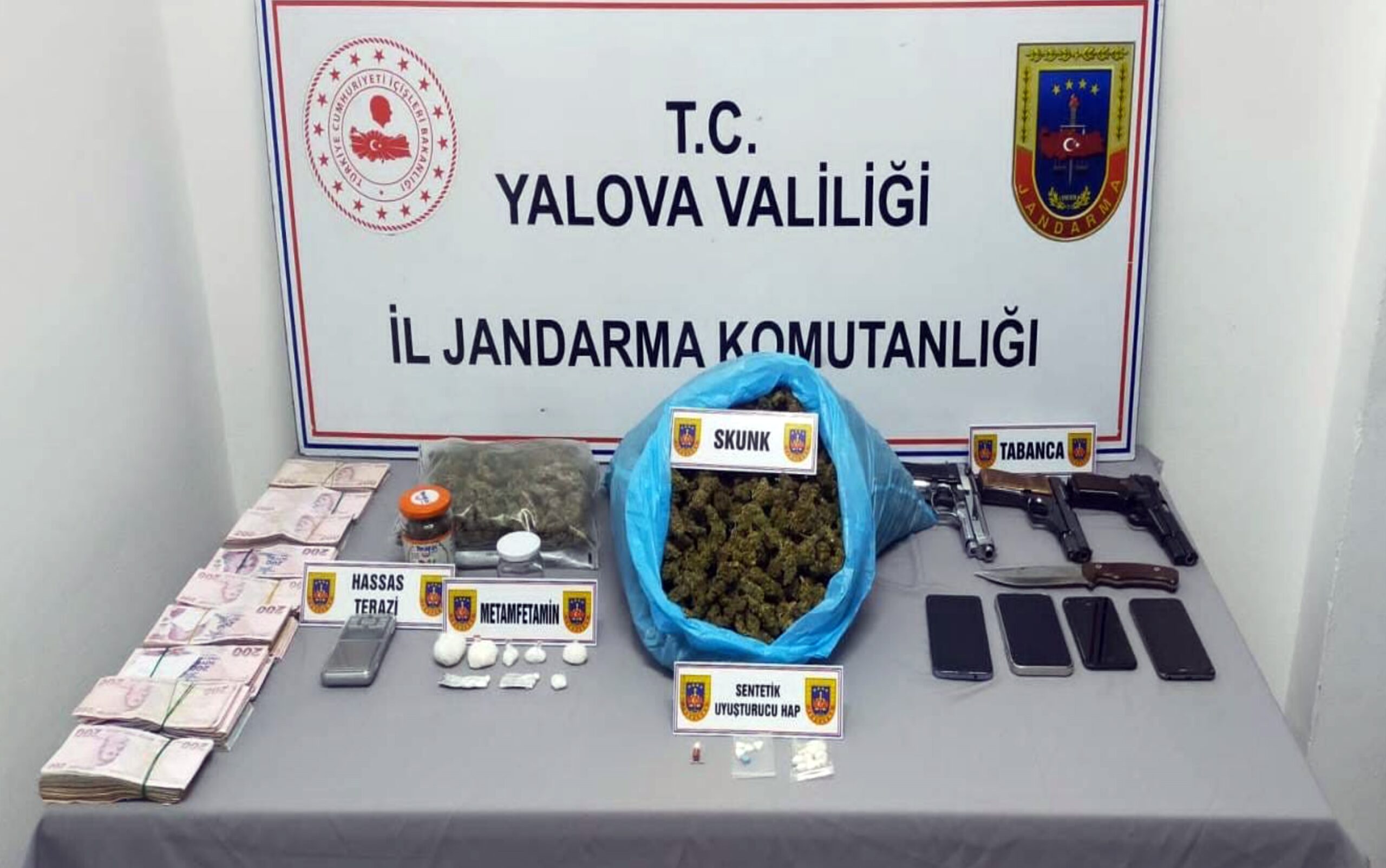 Yalova’da uyuşturucu operasyonunda 3 şüpheli gözaltına alındı