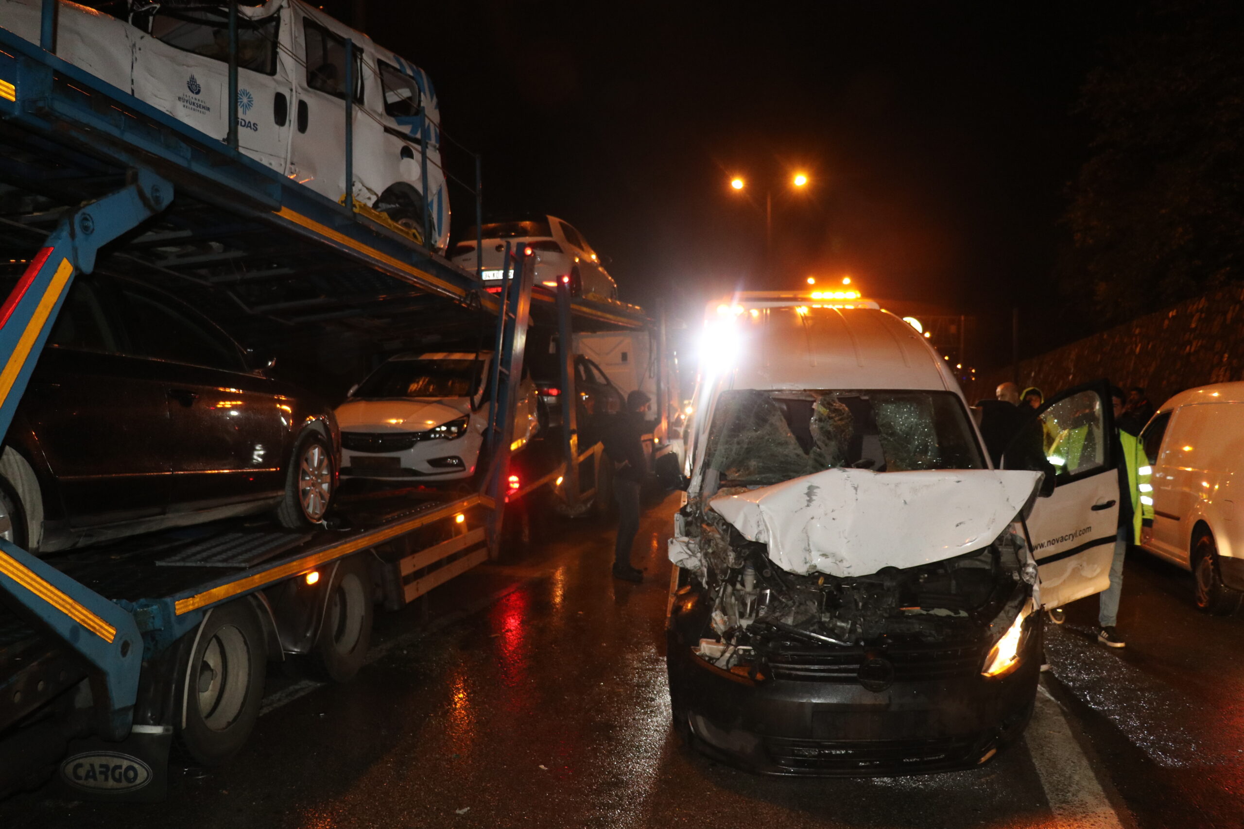 Anadolu Otoyolu’nda 18 aracın karıştığı zincirleme trafik kazasında 4 kişi yaralandı