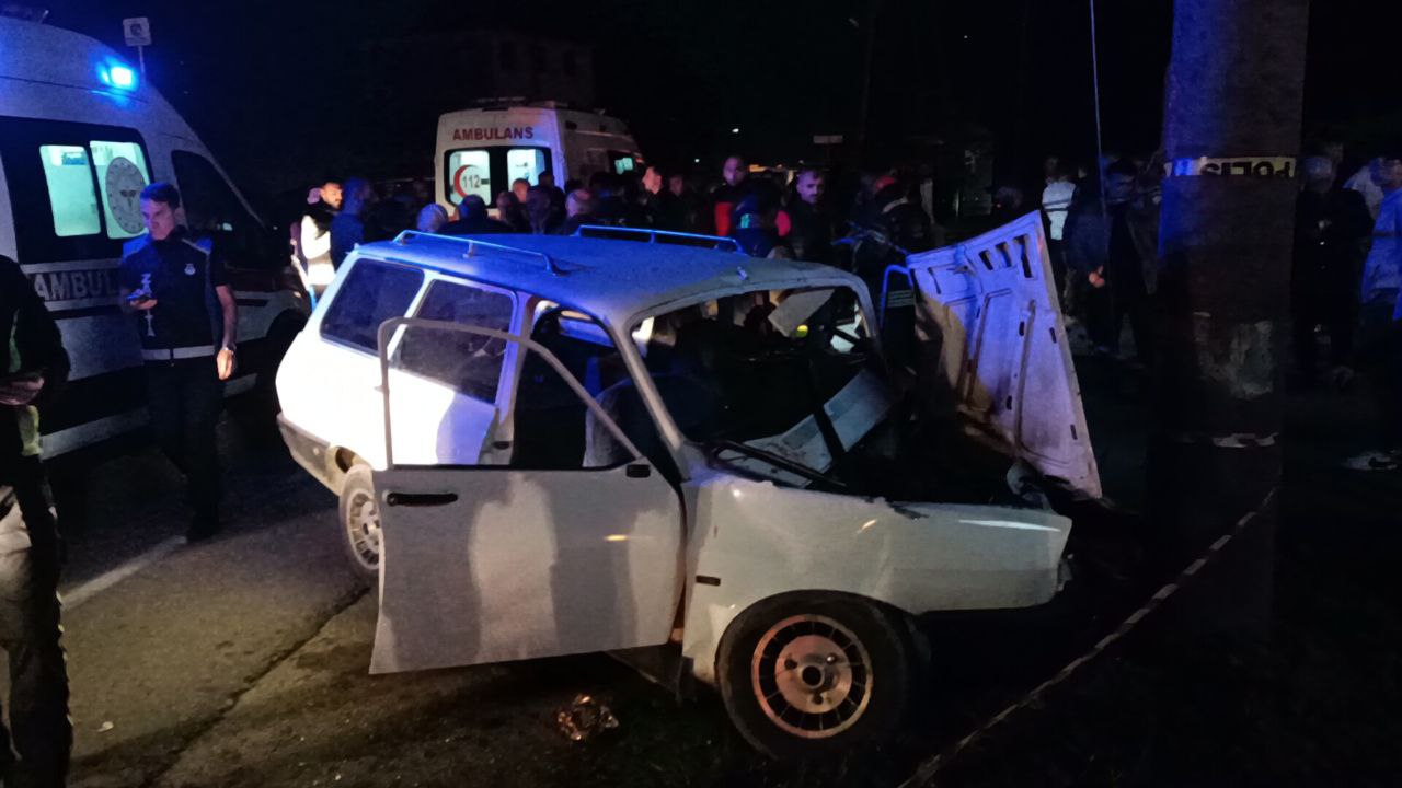 Kocaeli’de aydınlatma direğine çarpan otomobildeki 4 kişi yaralandı
