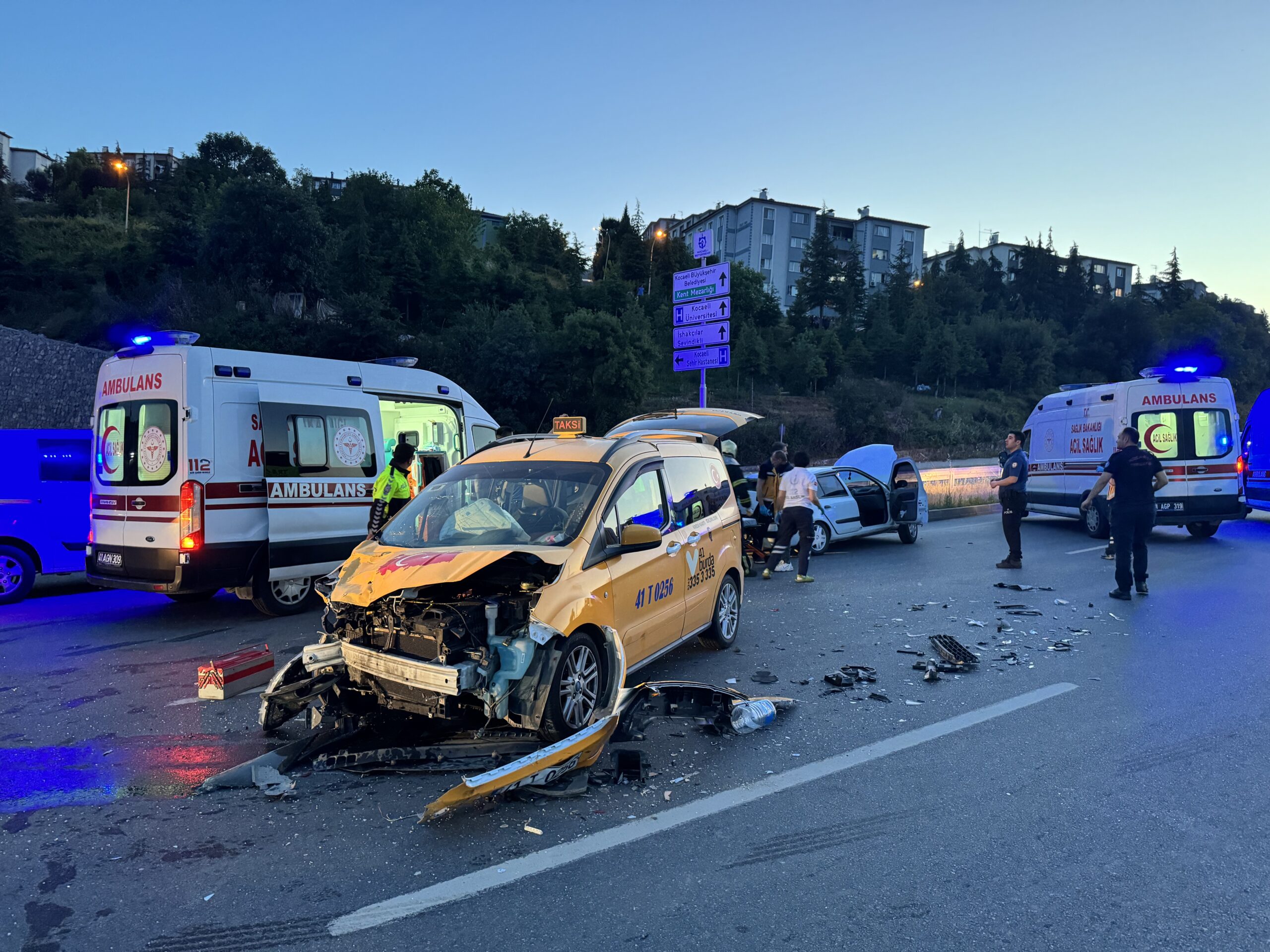 Kocaeli’deki trafik kazasında 4 kişi yaralandı