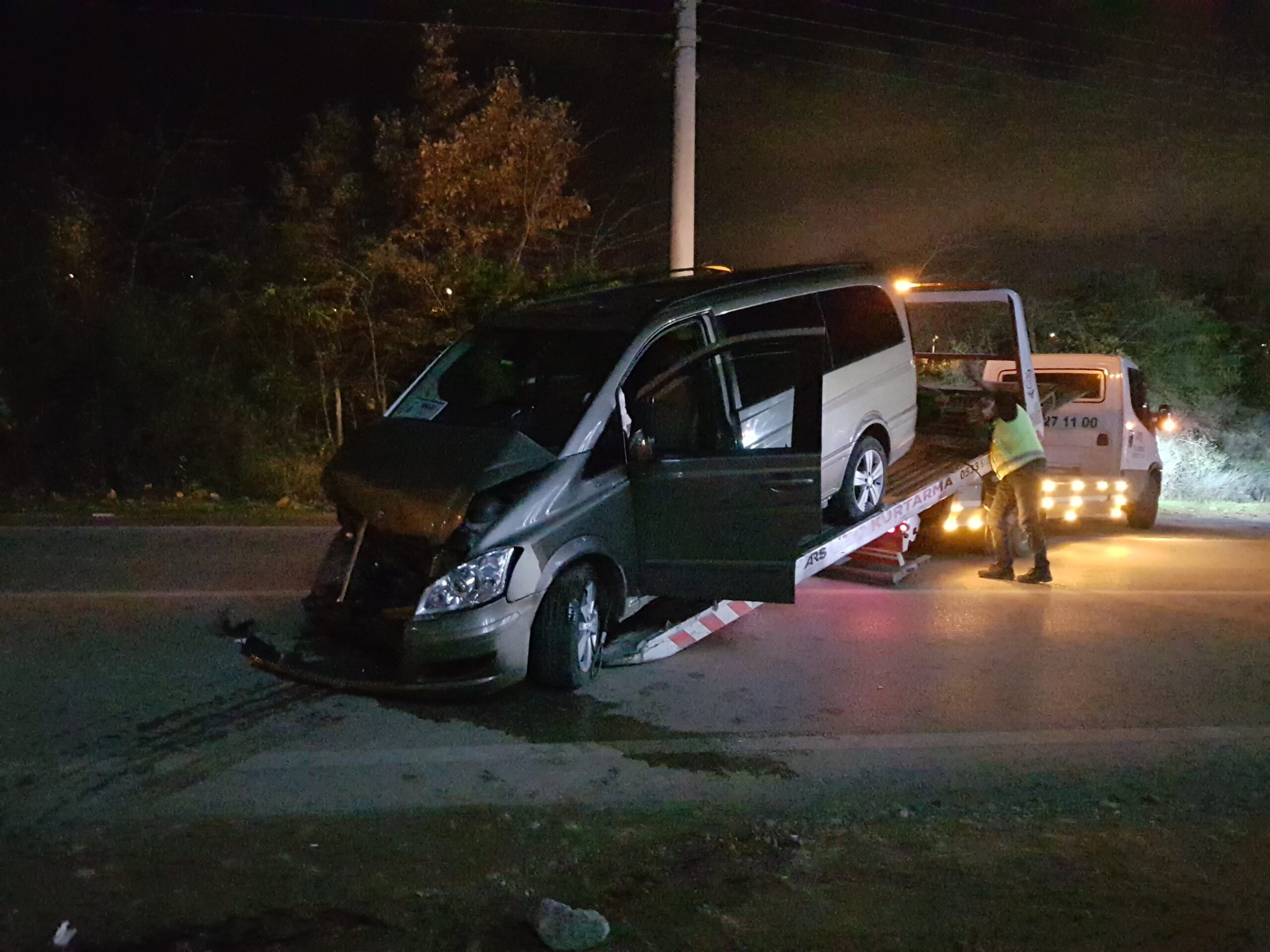 Kocaeli’de otomobil ile minibüs çarpıştı: 6 yaralı