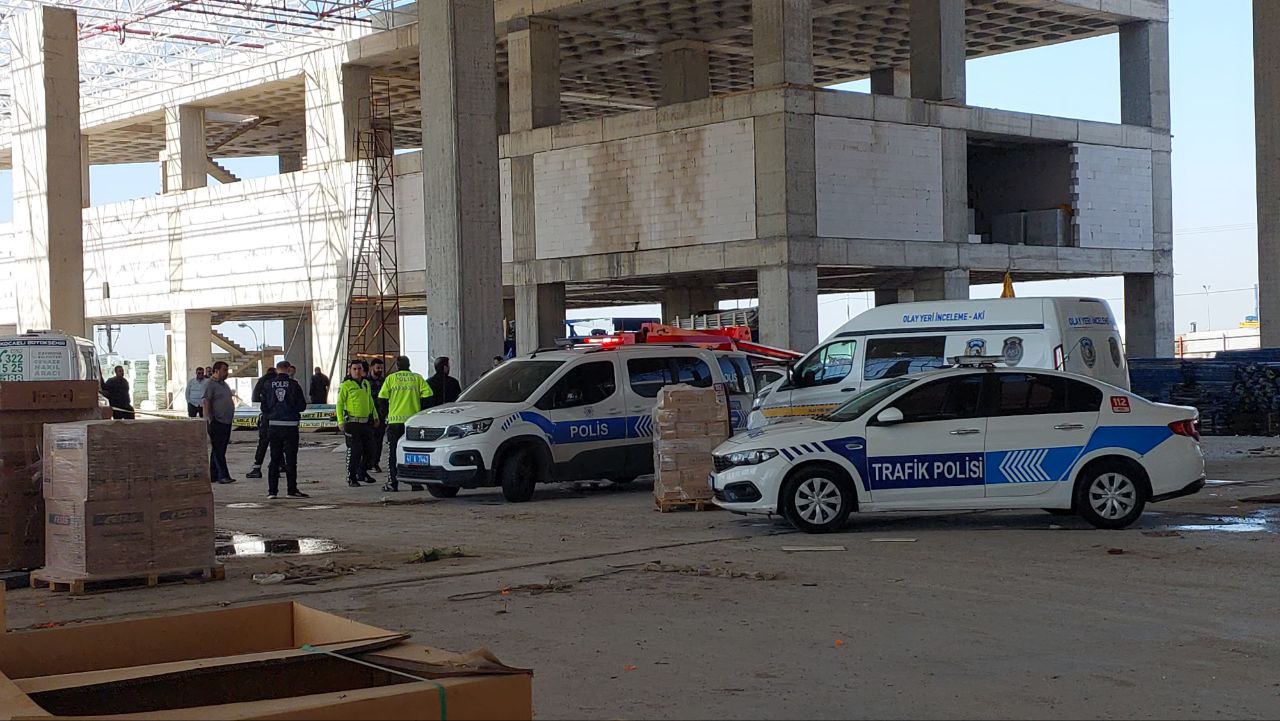 Kocaeli’de depo çatısından düşen işçi öldü