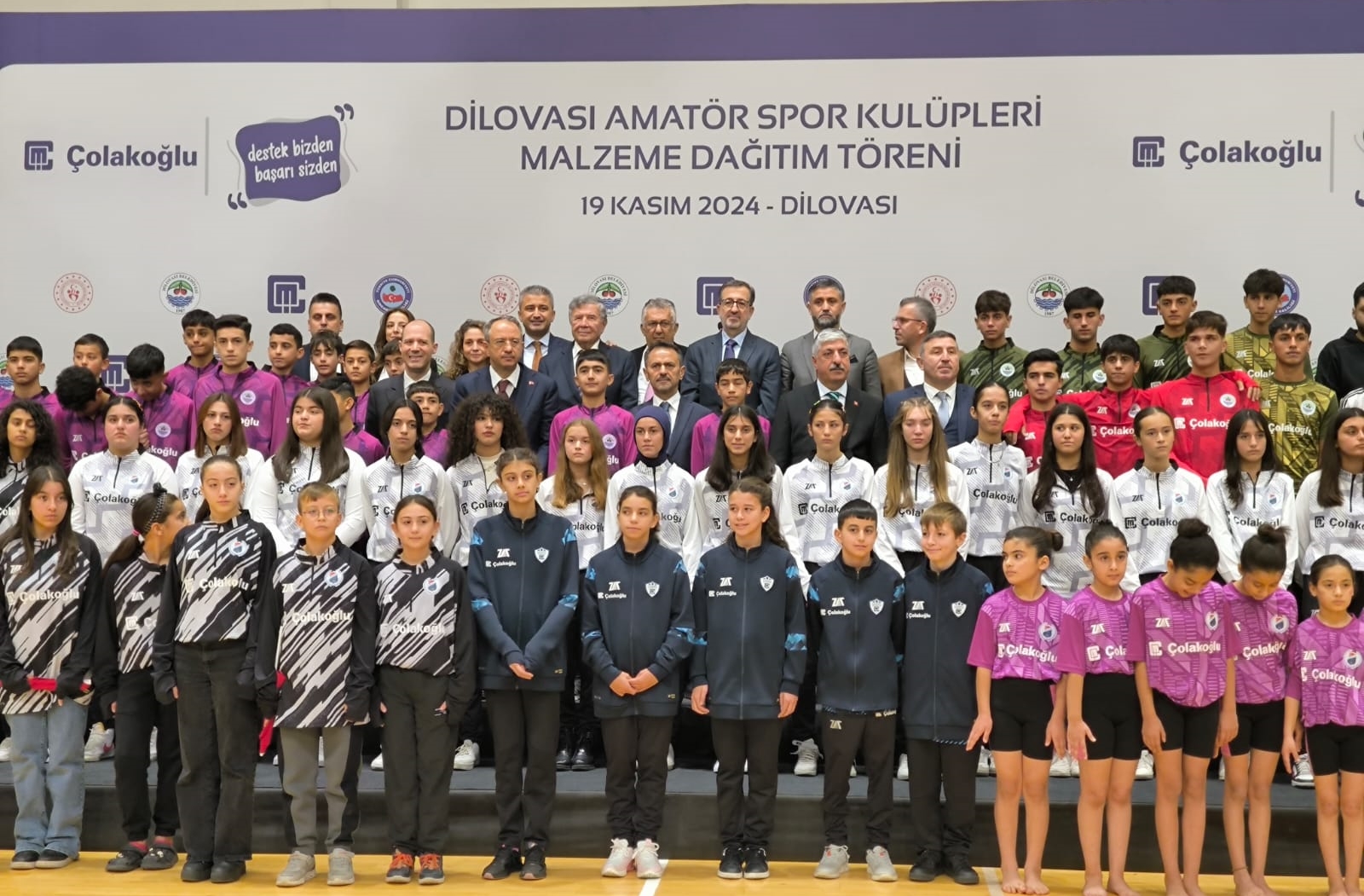 Dilovası’nda 450 amatör sporcuya malzeme dağıtıldı