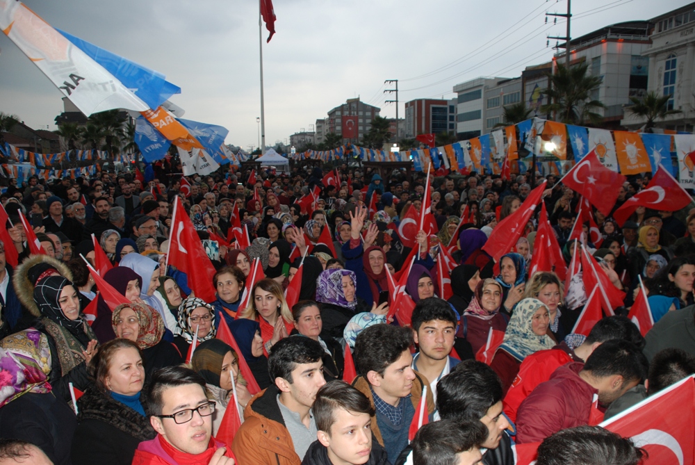 Derince’de miting gibi açılış