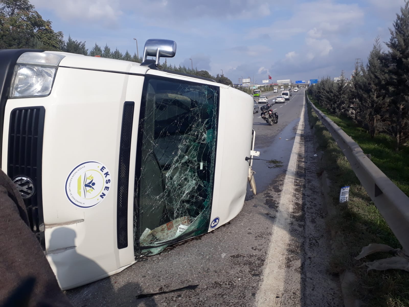 Kocaeli’de işçileri taşıyan minibüs devrildi: 8 yaralı