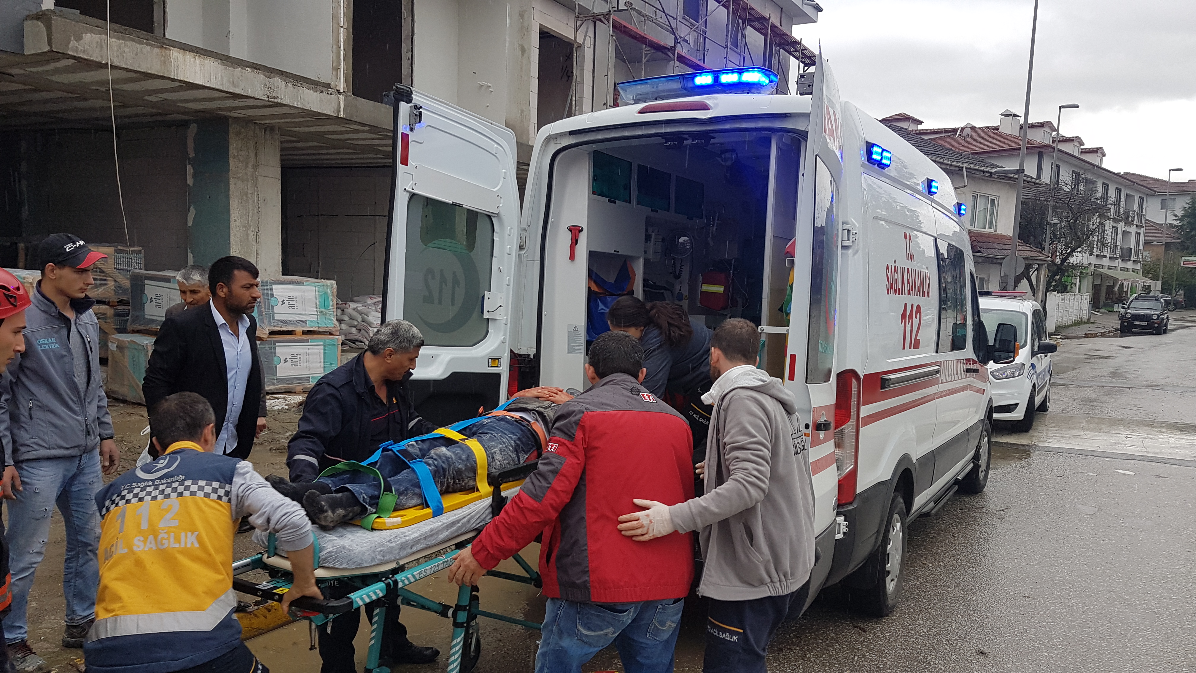 Sakarya’da asansör boşluğuna düşen 1 kişi yaralandı