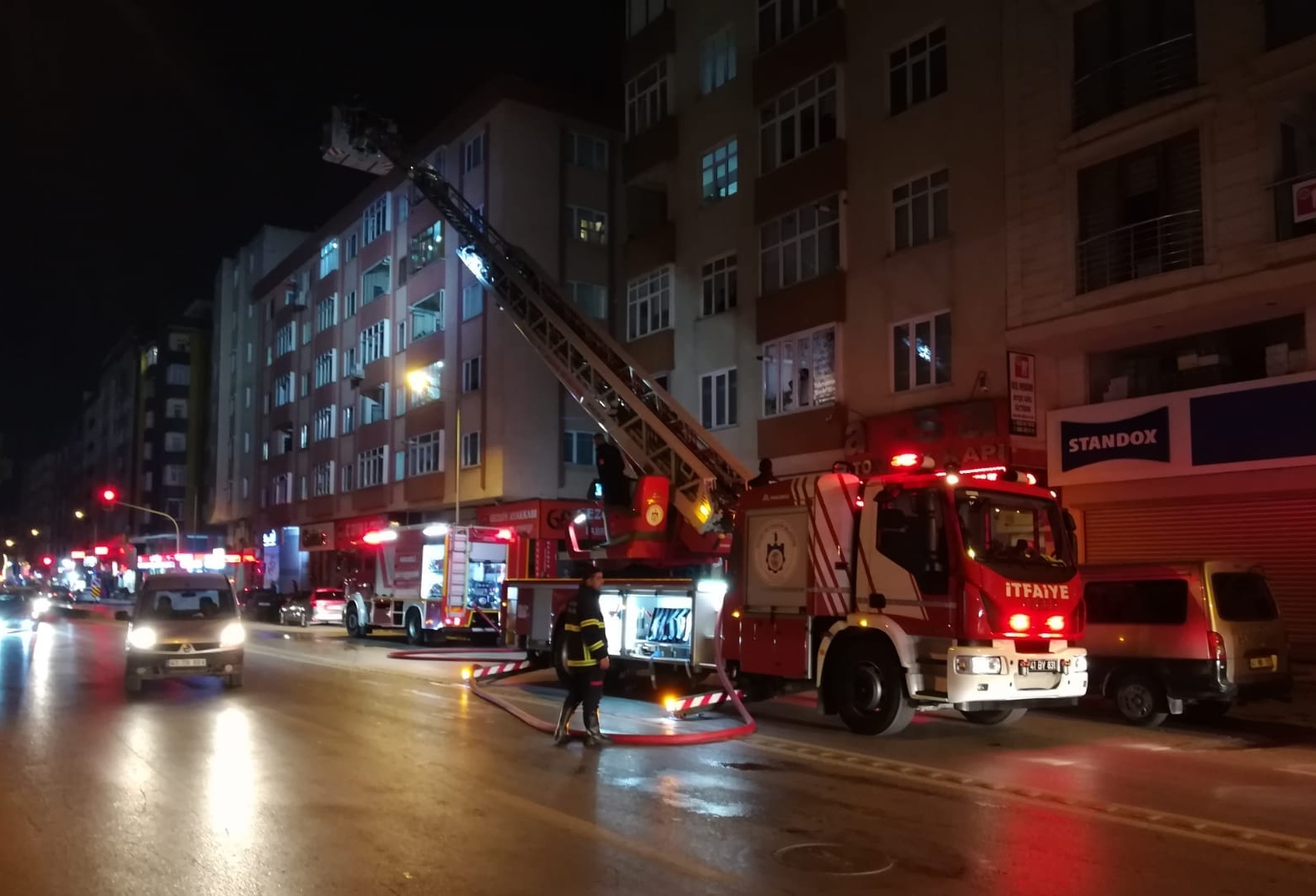 Gebze’de çatı yangını