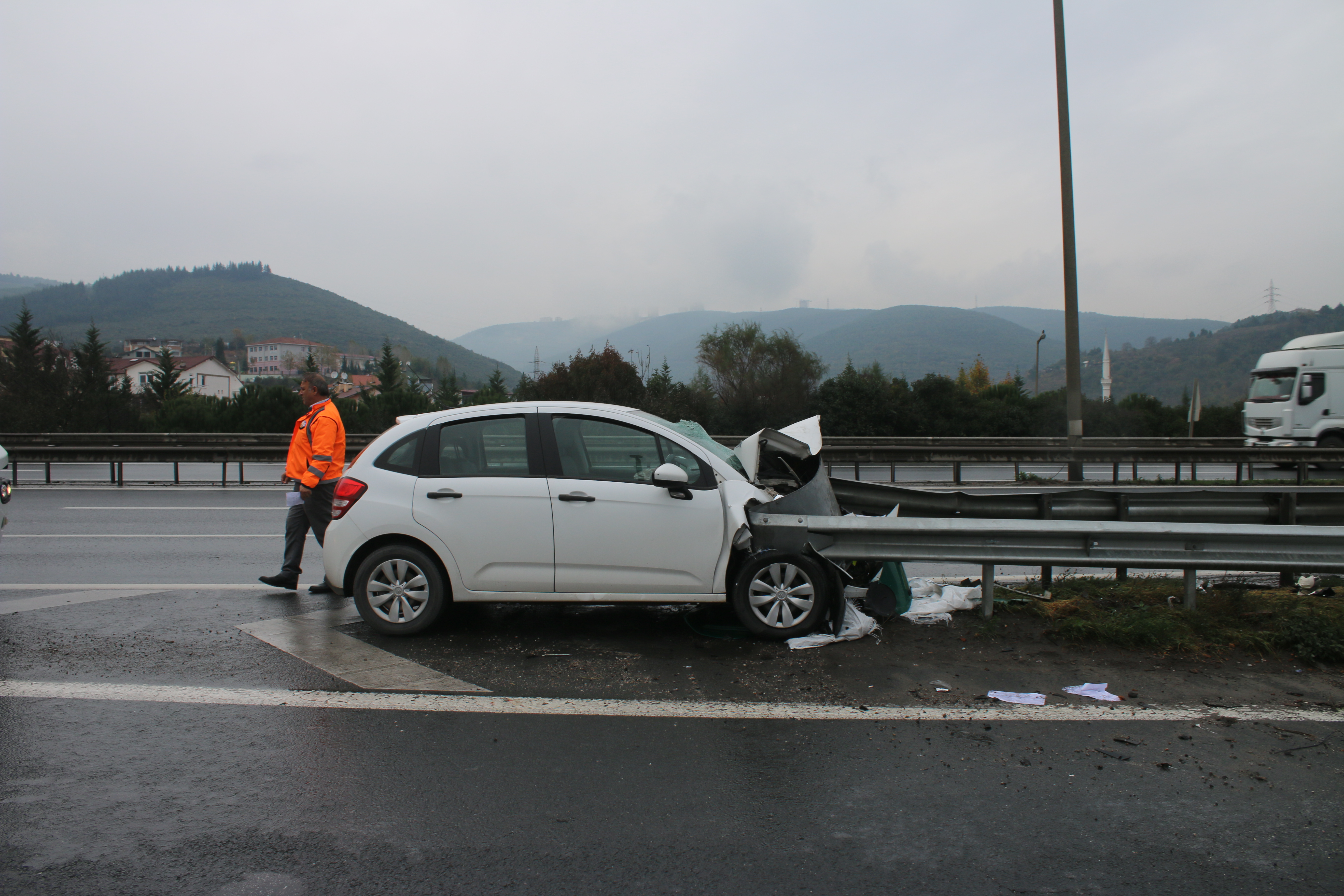 Kocaeli’de trafik kazası: 2 yaralı