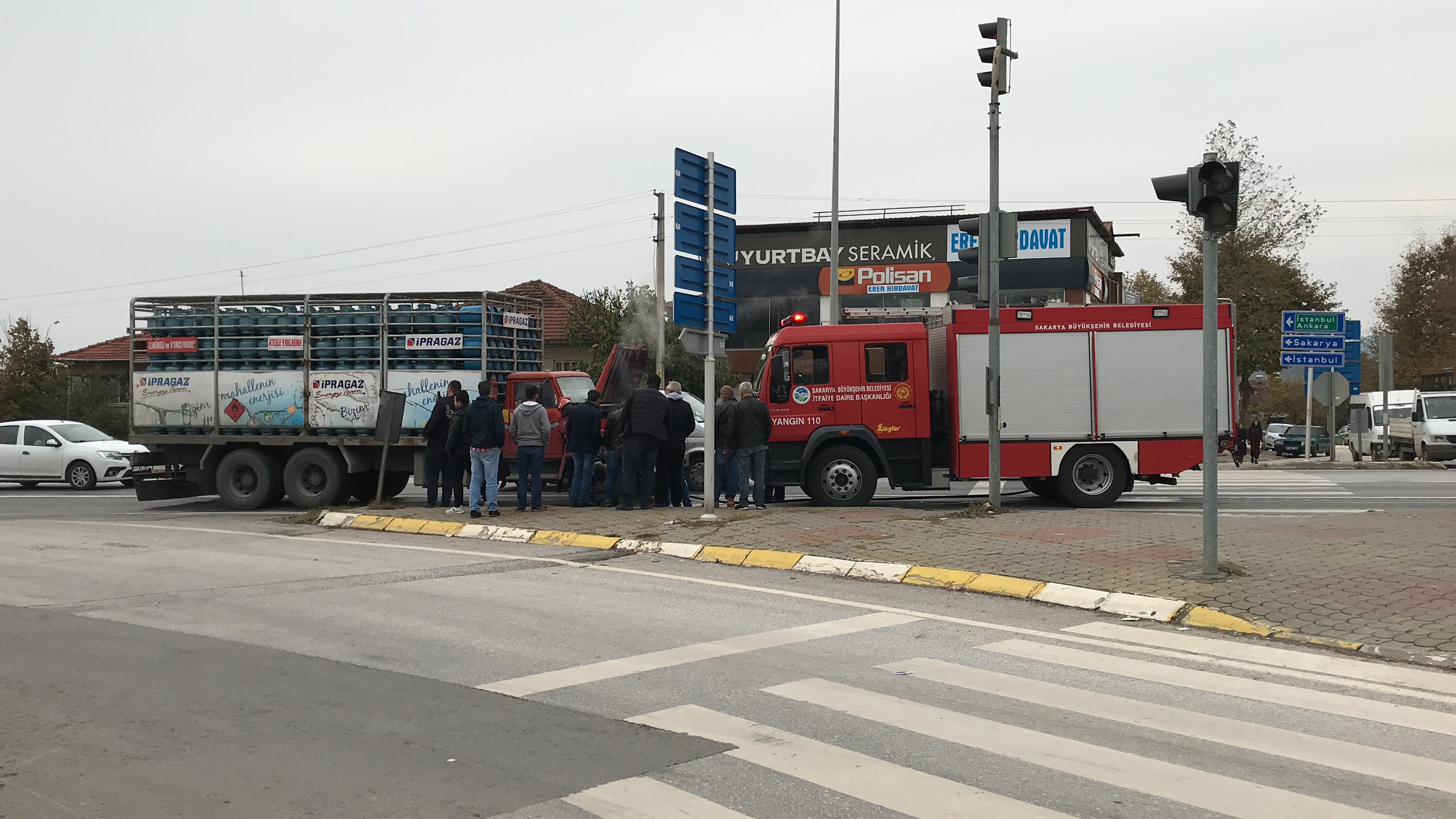 Tüp yüklü kamyonda yangın çıktı