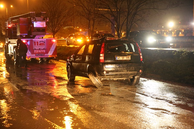 Kocaeli’de trafik kazası: 3 yaralı