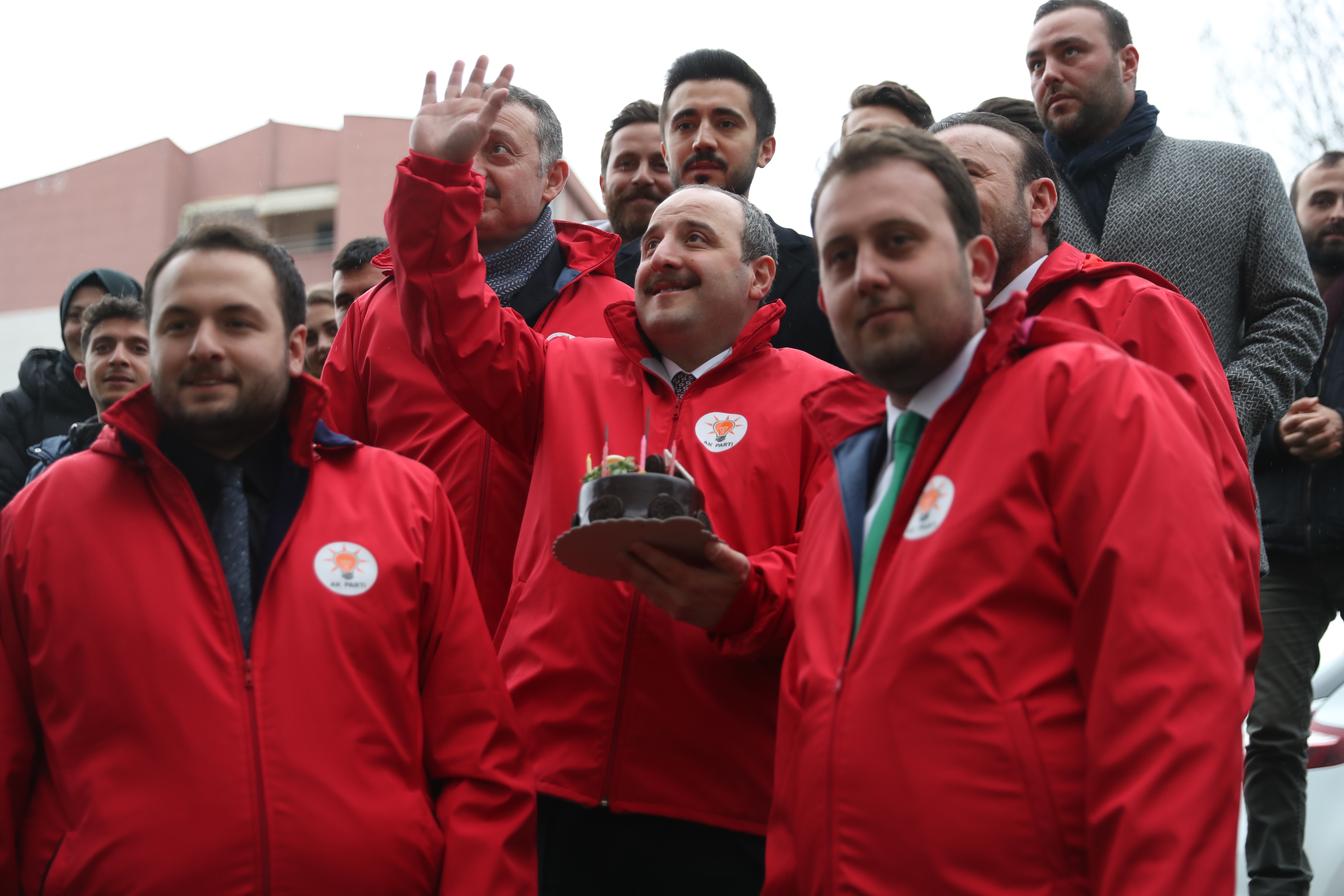 Bakan Varank’tan gençlere doğum günü ziyareti