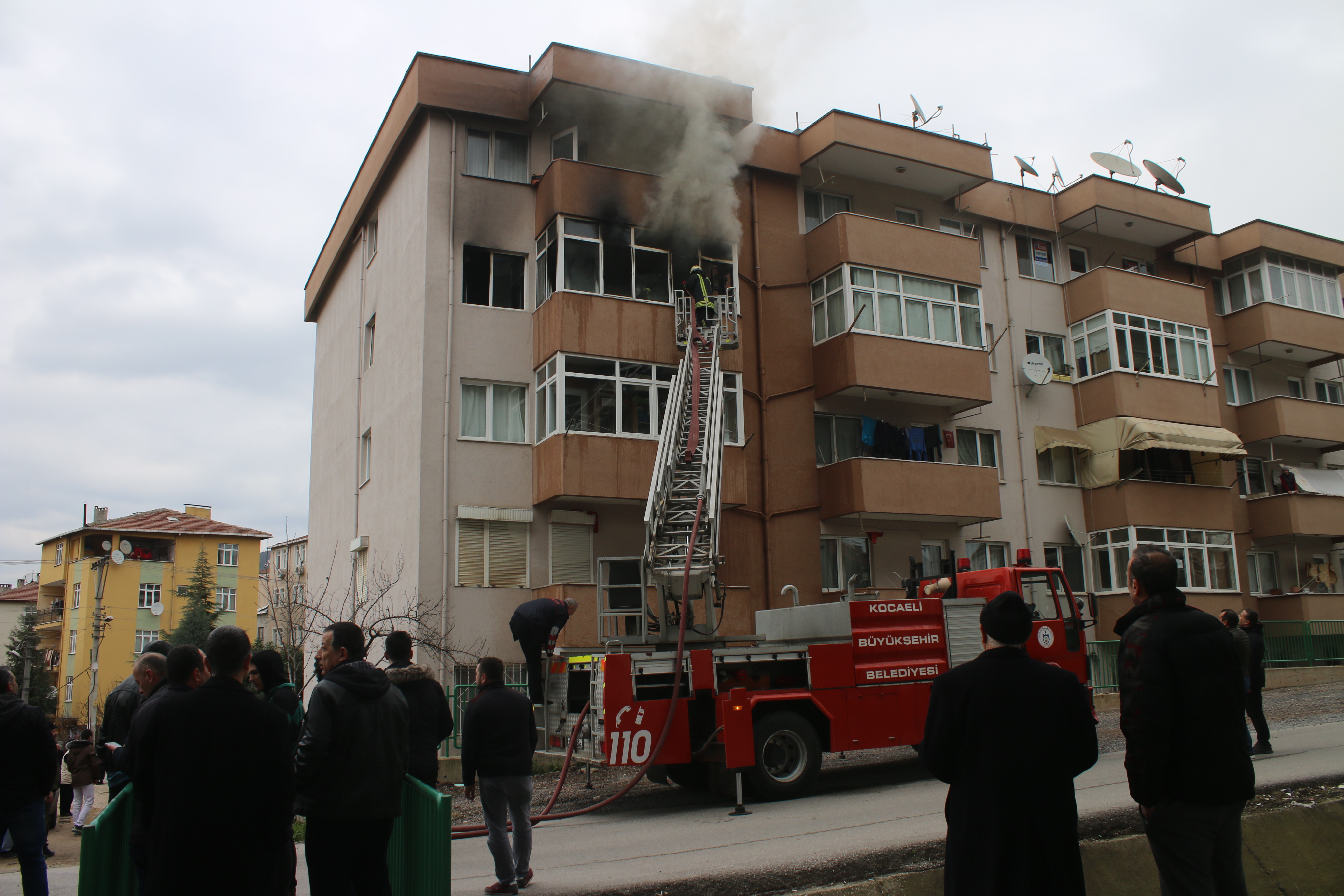 Kocaeli’de ev yangını