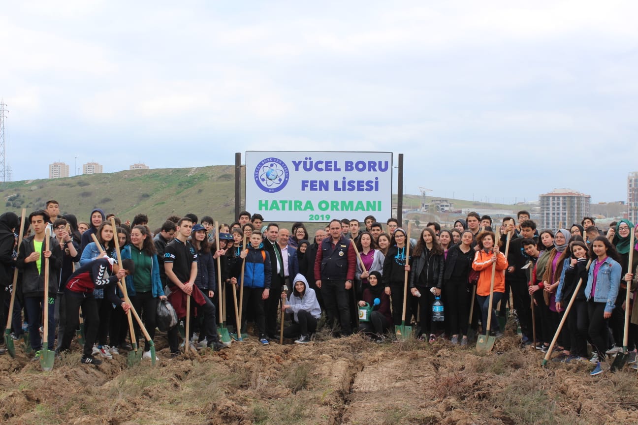 Gebze’de lise öğrencileri 250 fidanı toprakla buluşturdu