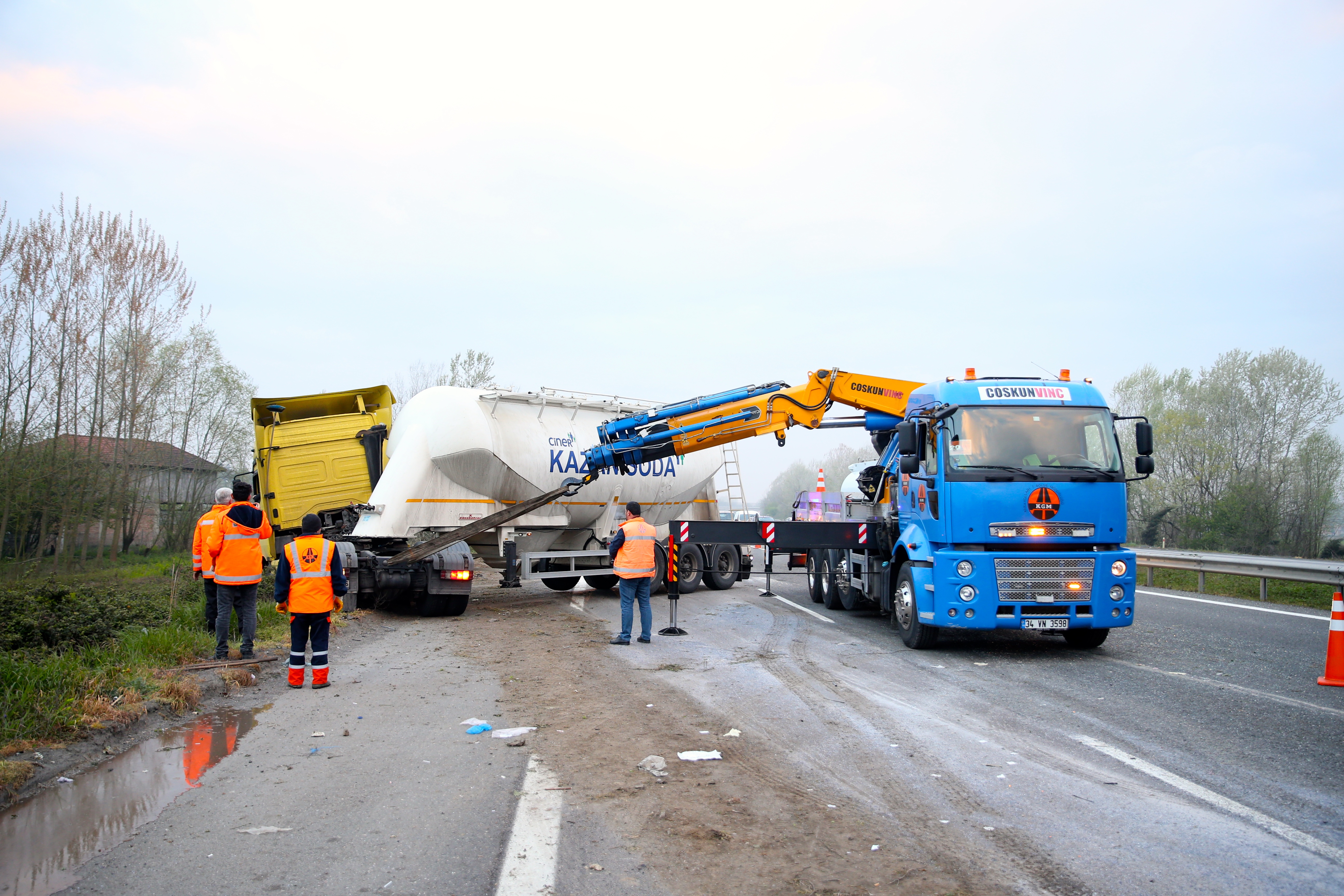 GÜNCELLEME  – Sakarya’da yolcu otobüsü devrildi: 32 yaralı