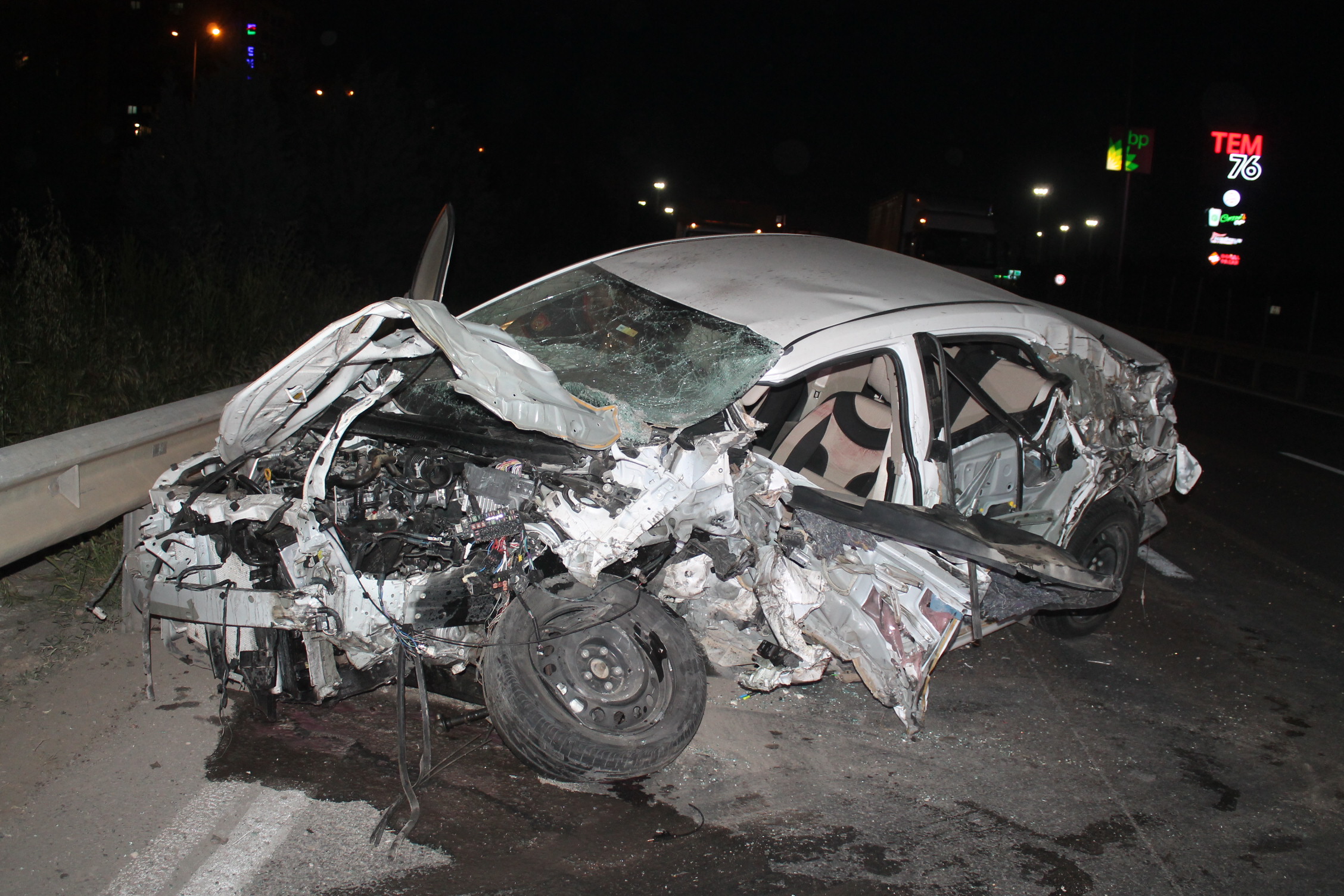 Kaza yapan otomobilin hız göstergesi 200’de takılı kaldı