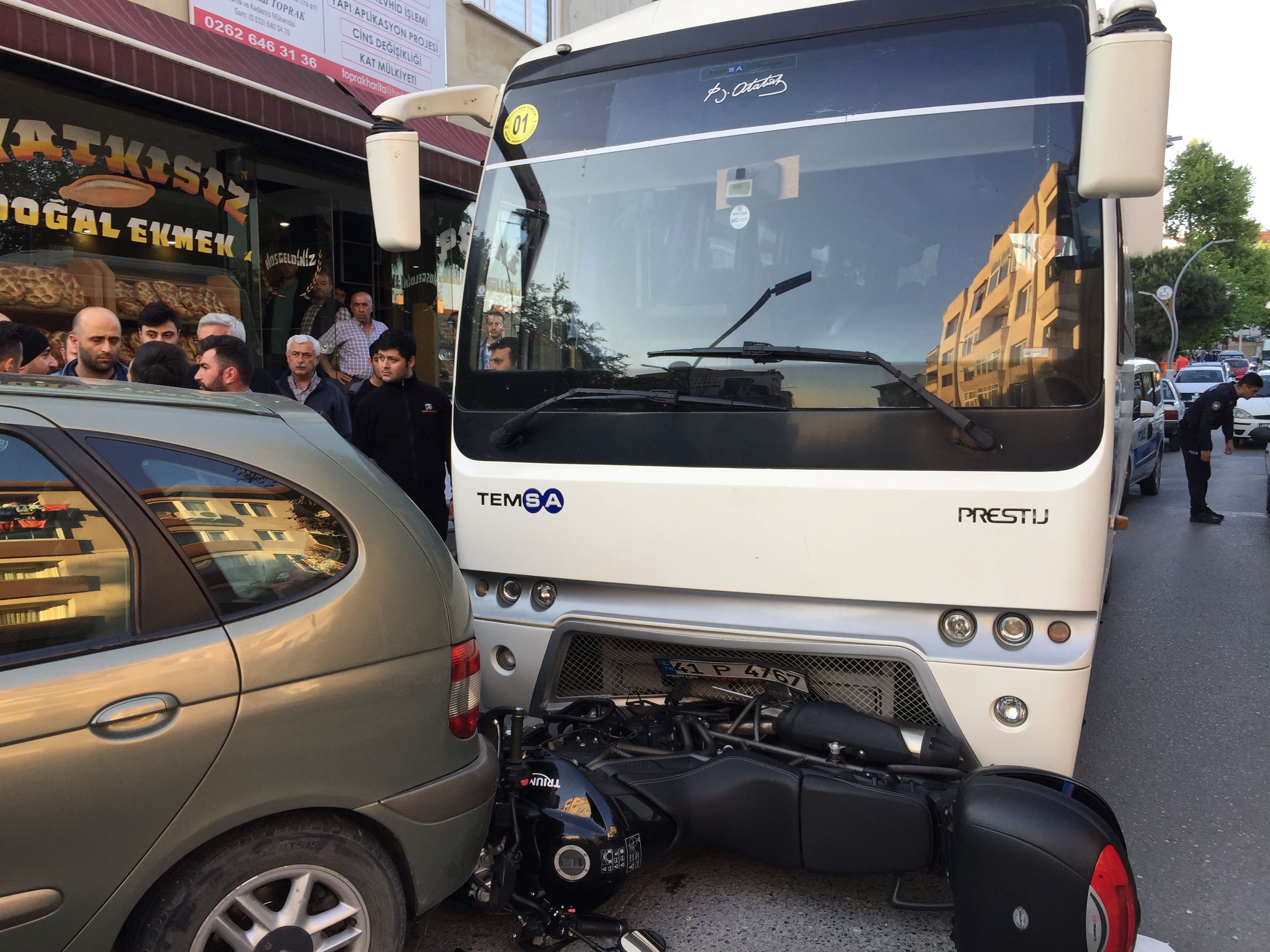 Kaza sonrası çıkan kavgayı polis ayırdı