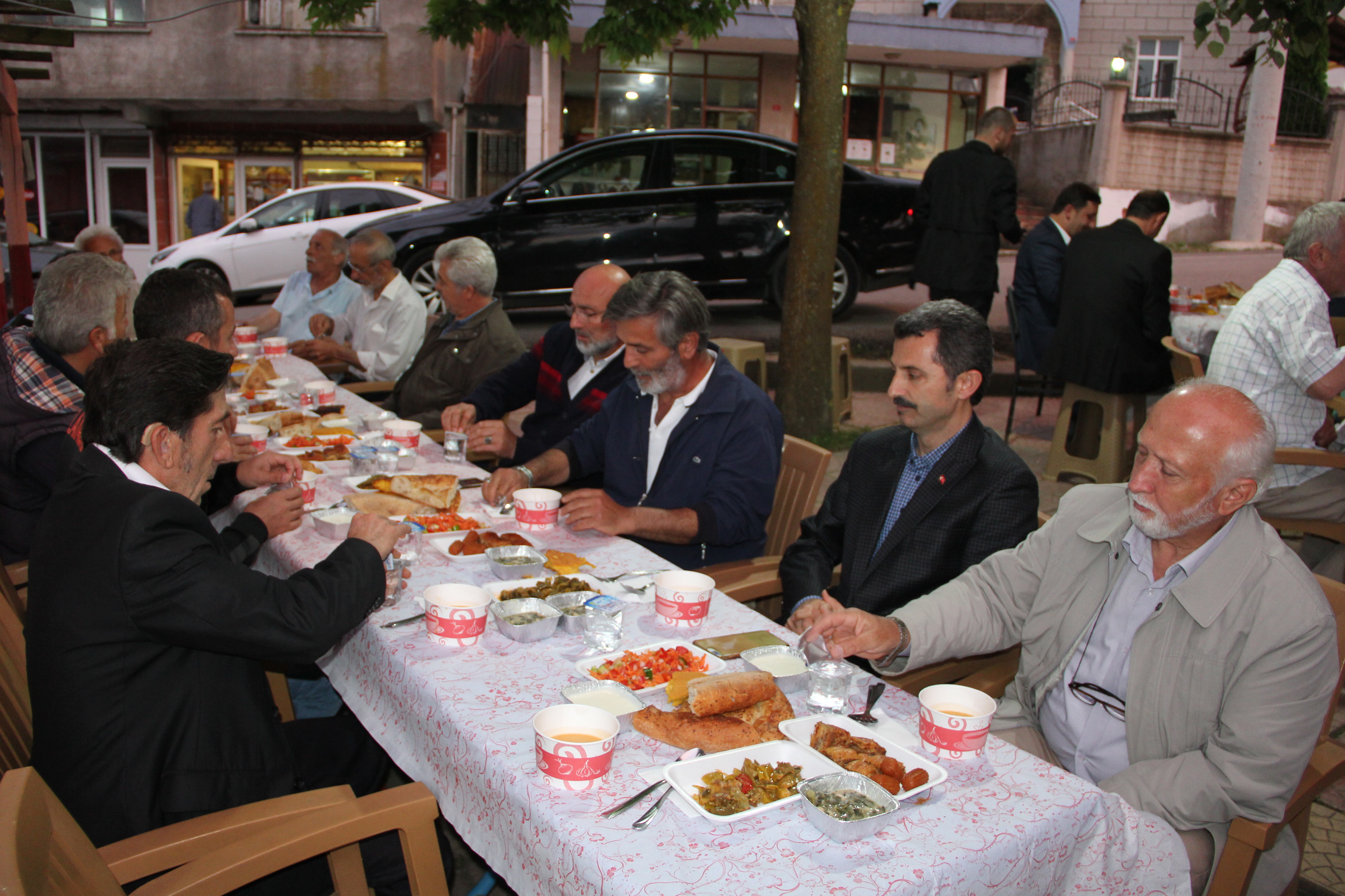 Bu mahallede iftarlar 118 yıldır birlikte yapılıyor