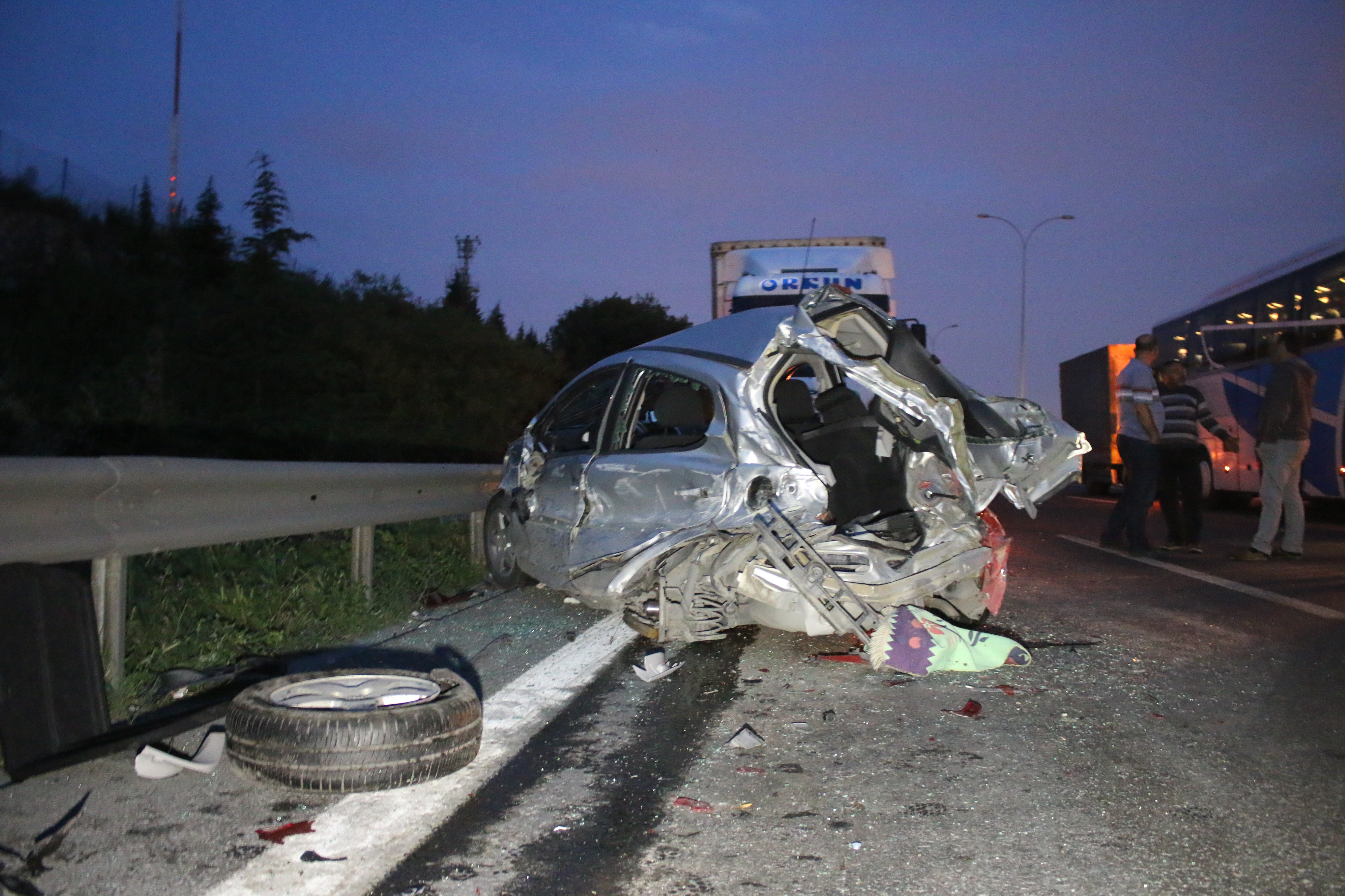 Anadolu otoyolunda zincirleme kaza: 1 ölü, 2 yaralı