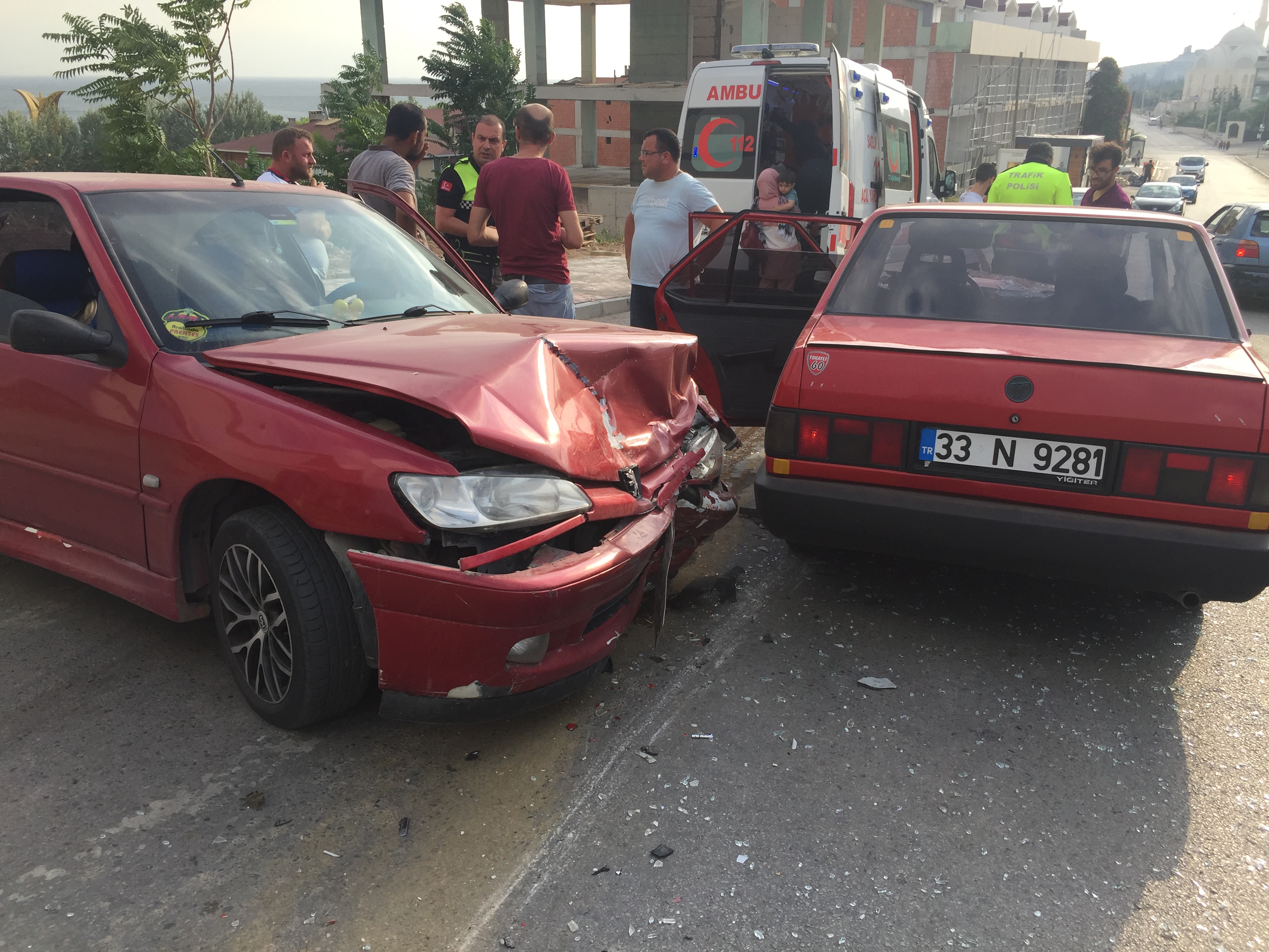 Darıca’da iki otomobil çarpıştı: 4 yaralı