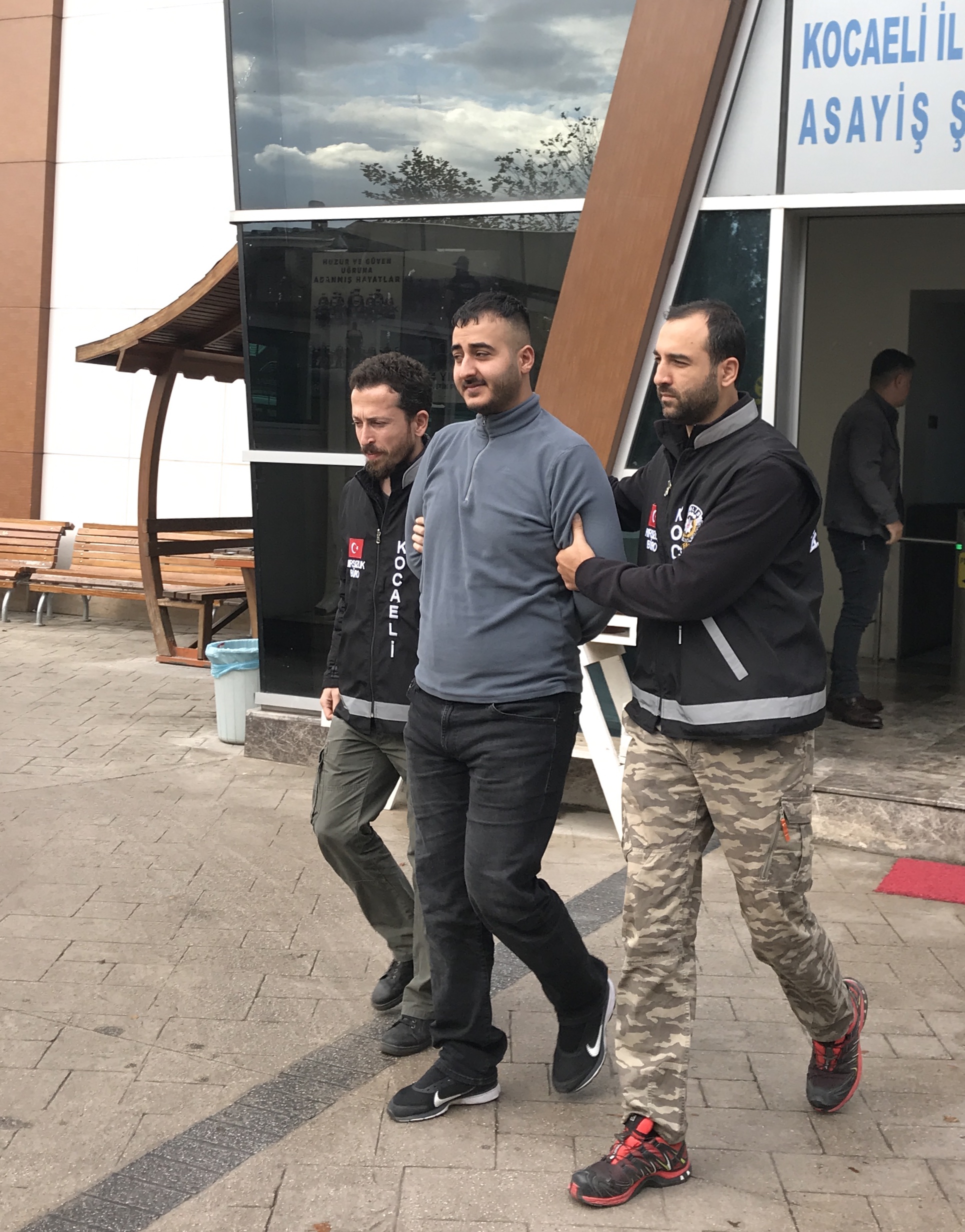 İstanbul’dan gelip Kocaeli’de hırsızlık yapan 3 şüpheli yakalandı