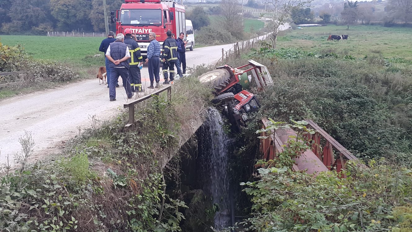 Kocaeli’de devrilen traktörün sürücüsü yaralandı