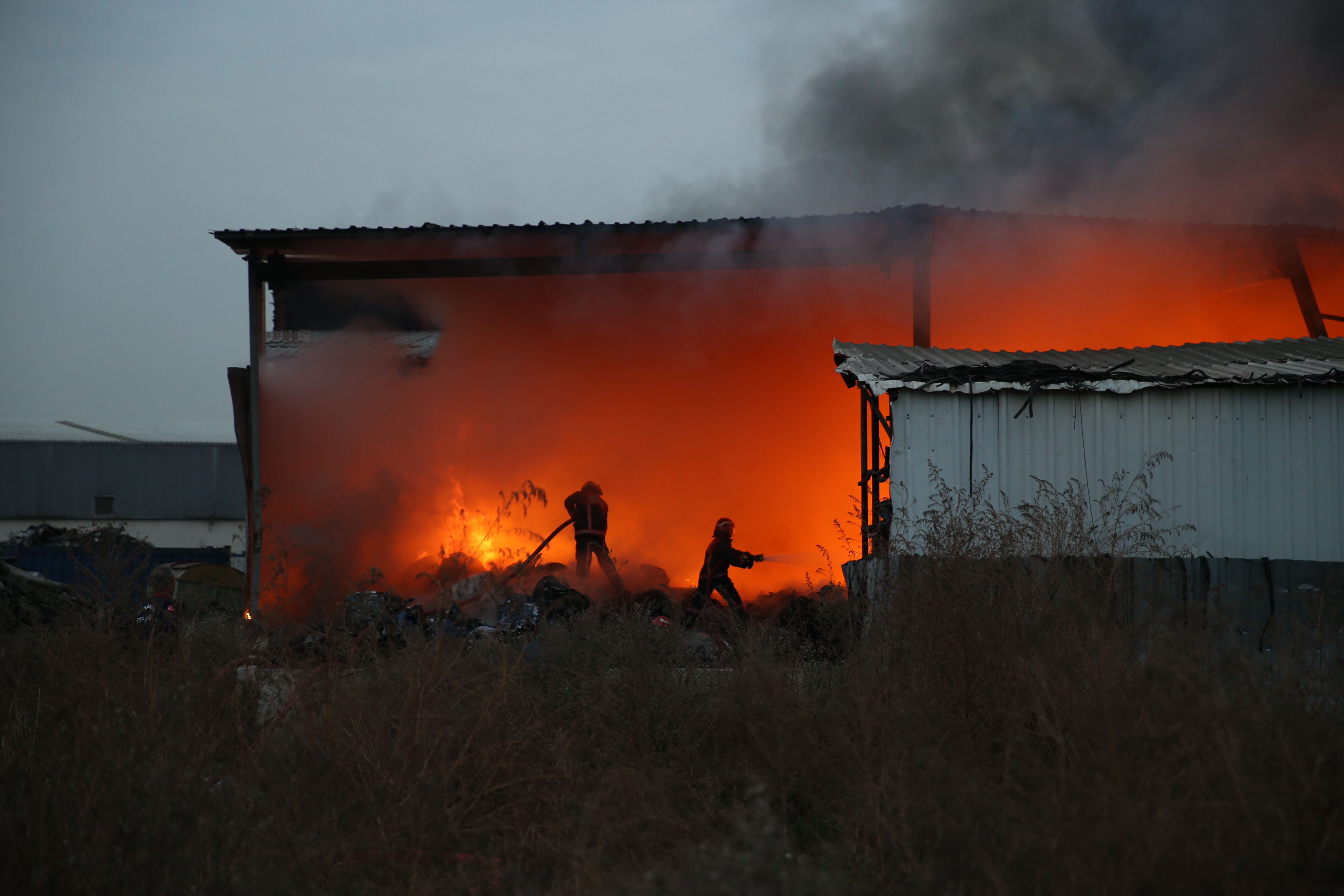 Sakarya’da geri dönüşüm fabrikasında yangın