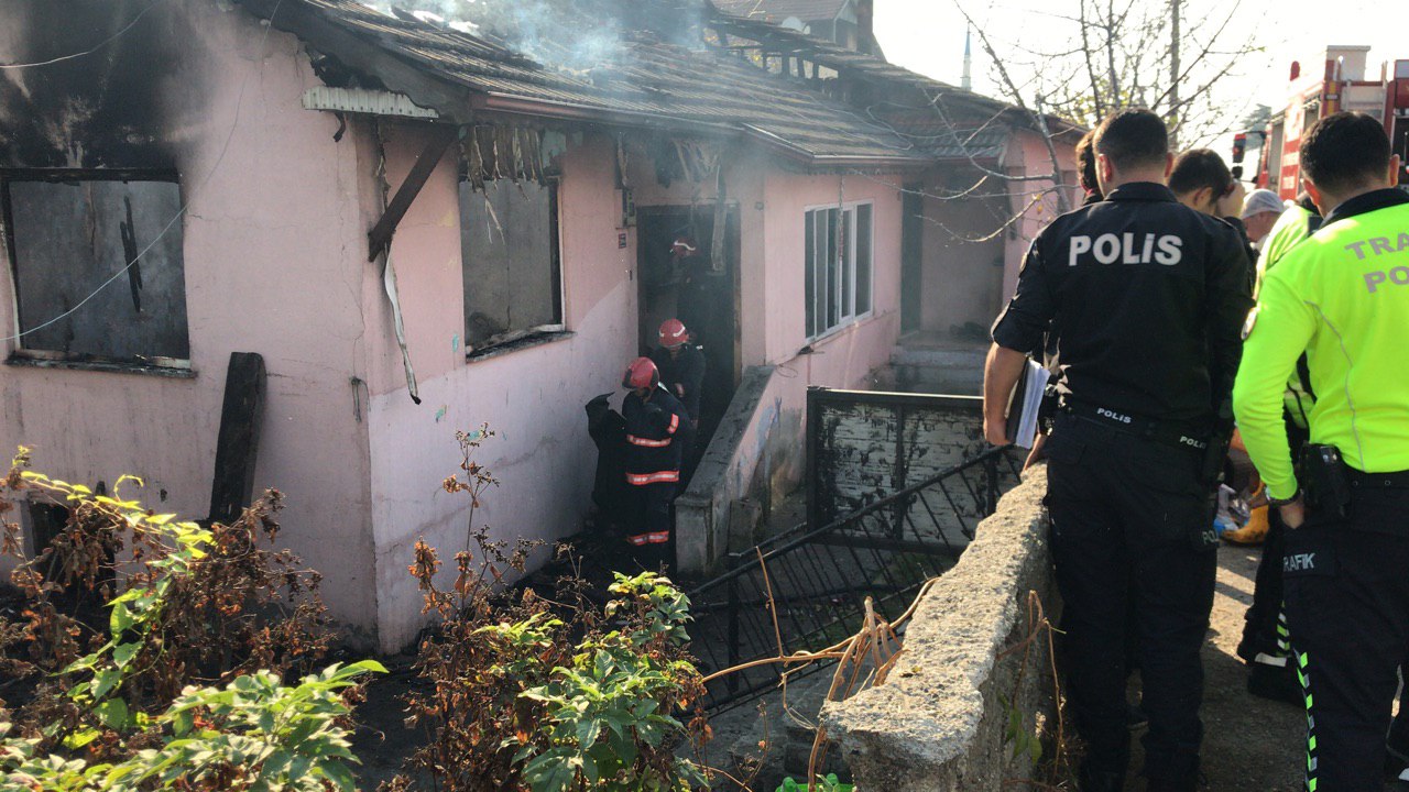 Sakarya’da yangında 1,5 ve 3 yaşındaki iki kardeş öldü