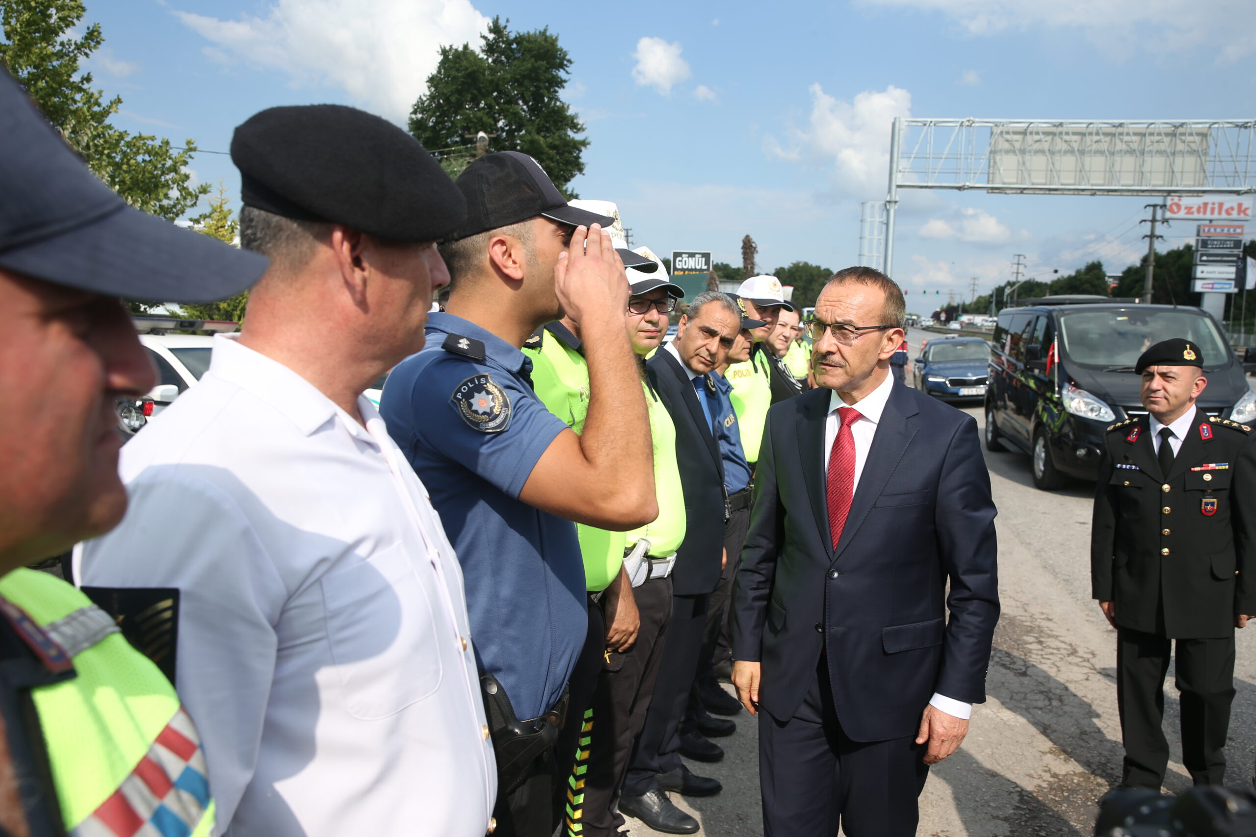 Kocaeli Valisi Yavuz, emniyet kemeri denetiminde sürücüleri uyardı