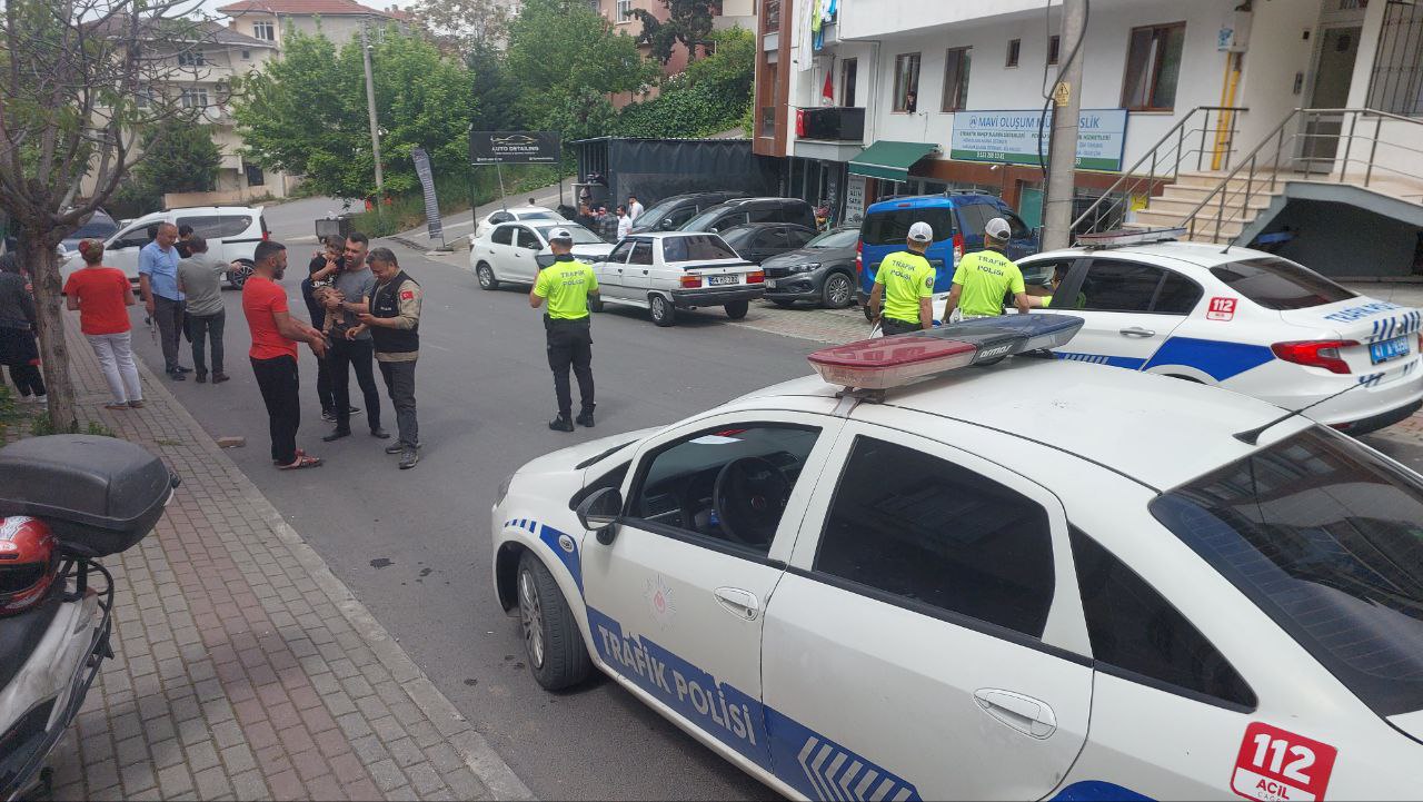 Kocaeli’nin Gebze ilçesinde otomobilin çarptığı 8 yaşındaki çocuk yaralandı.