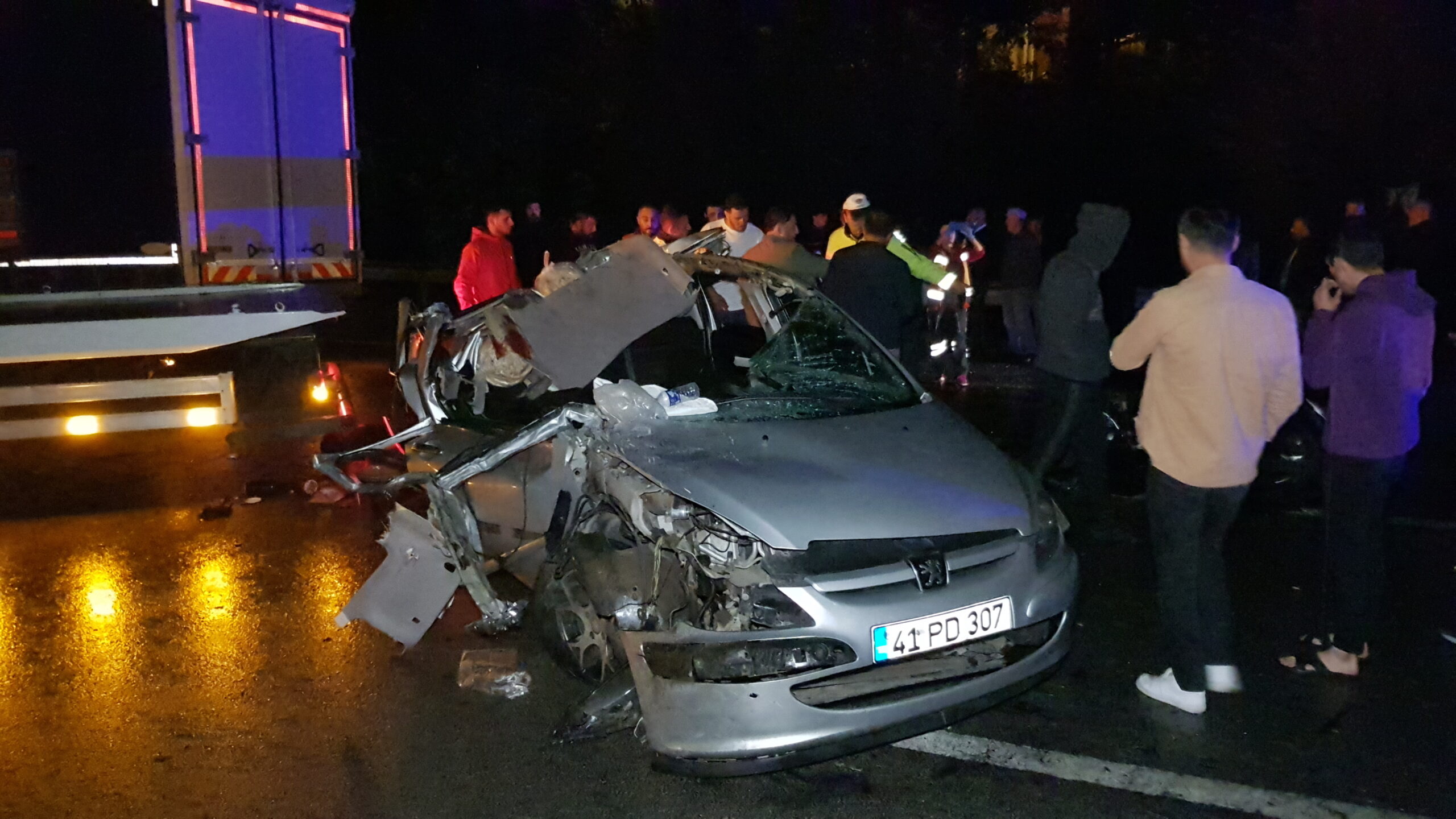 Anadolu Otoyolu Kocaeli geçişinde 26 aracın karıştığı kazada 2’si ağır 13 kişi yaralandı