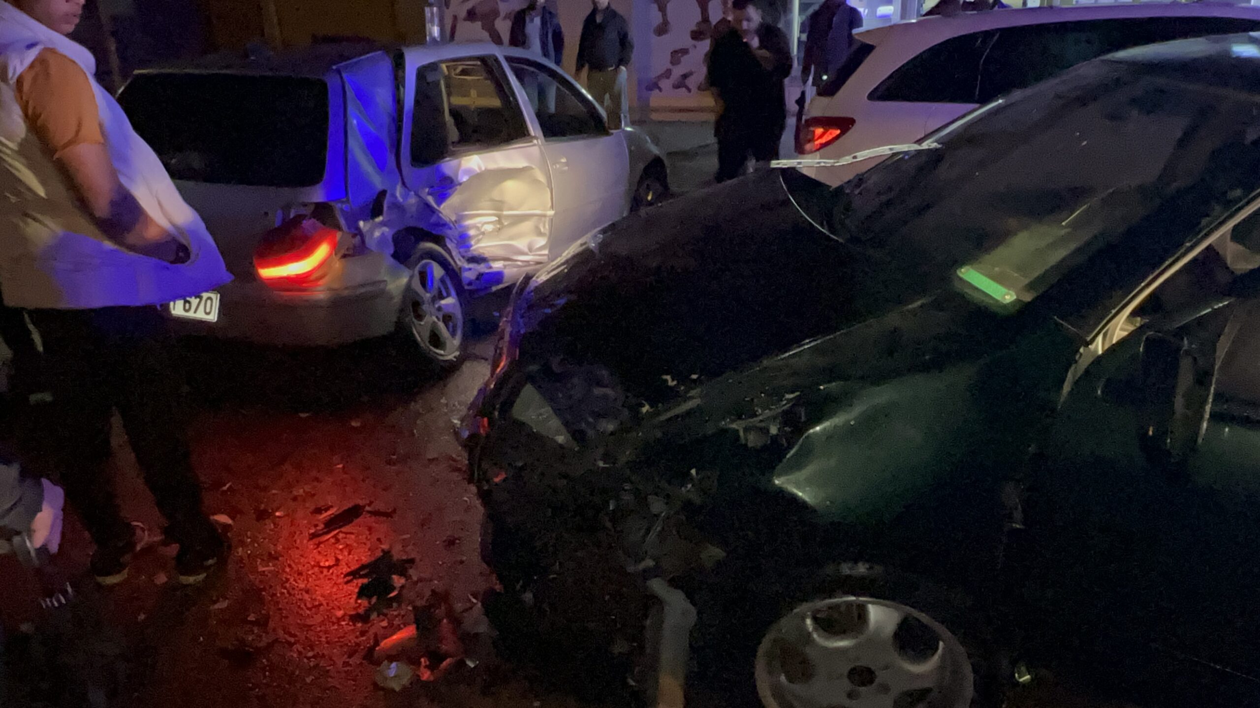 Kocaeli’de iki otomobilin çarpıştığı kazada 3 kişi yaralandı