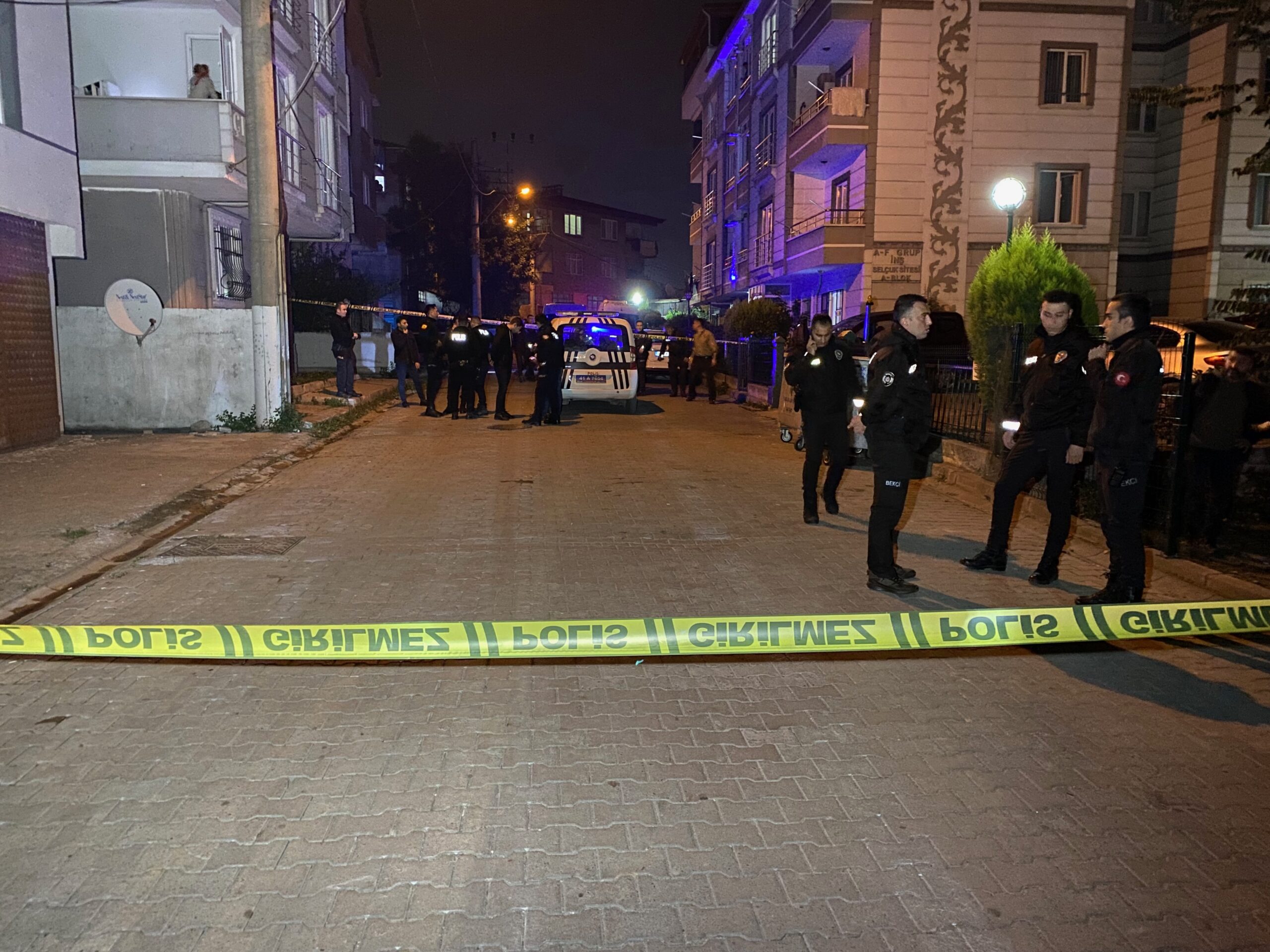 Kocaeli’de iki grup arasında çıkan bıçakla kavgada 3 kişi yaralandı