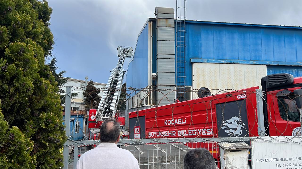 Kocaeli’de radyatör fabrikasında çıkan yangın söndürüldü