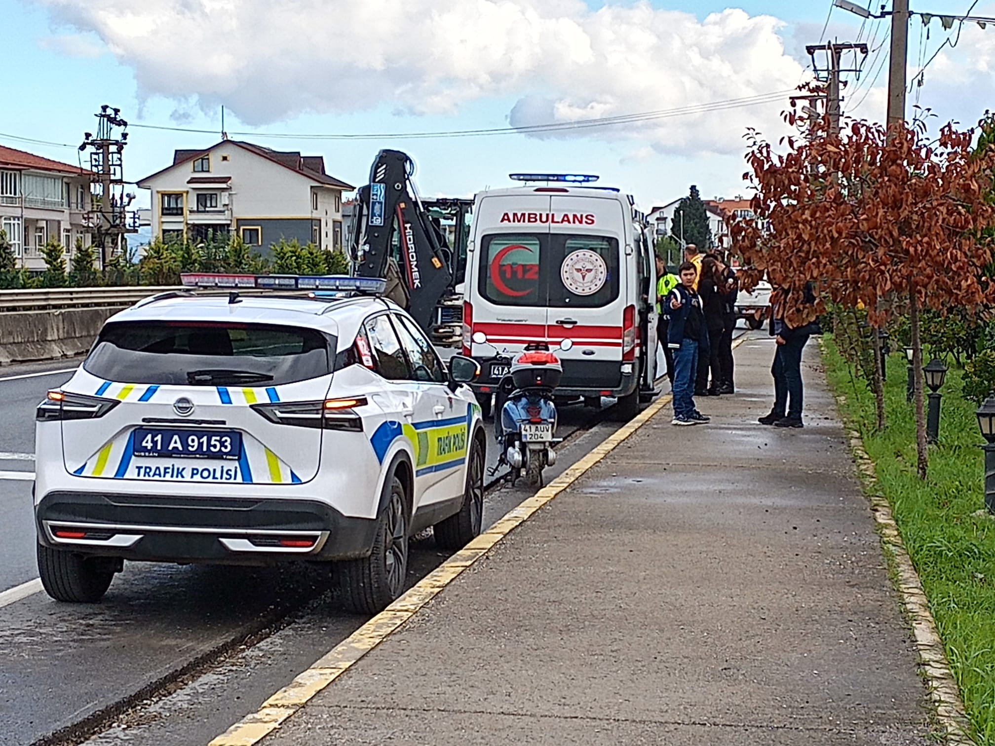 Kocaeli’de devrilen motosikletteki 2 kişi yaralandı