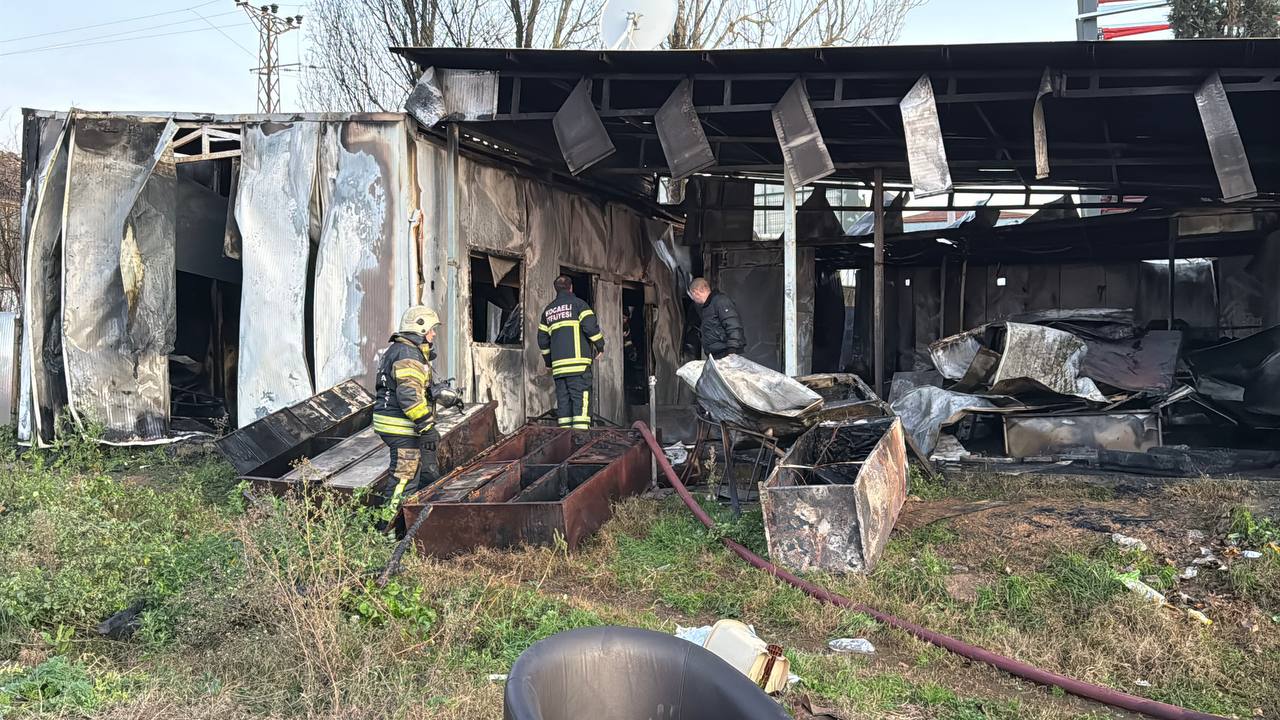 Kocaeli’de döküm fabrikasında çıkan yangın söndürüldü