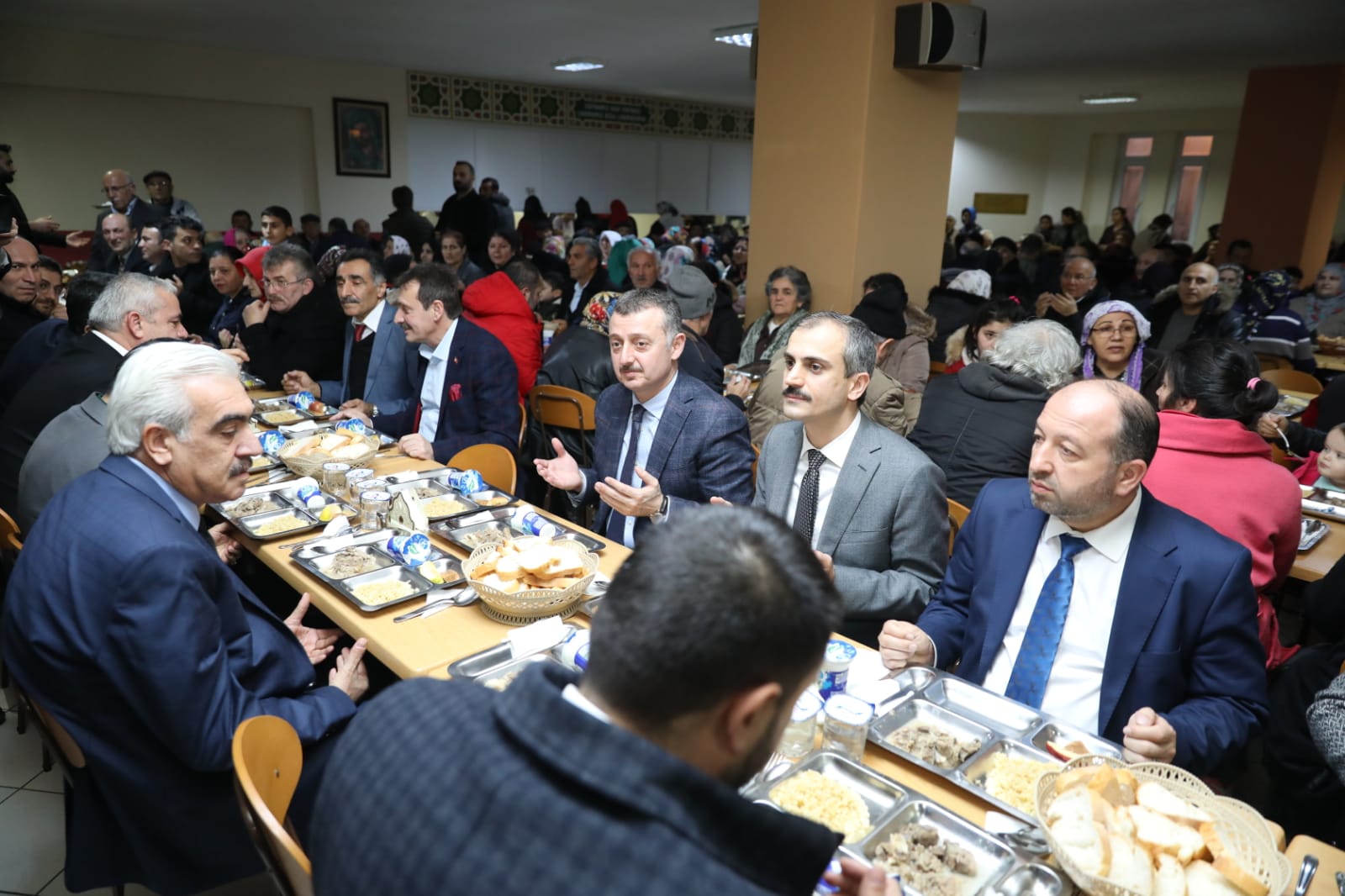 Büyükakın Cemevi’nde oruç açtı