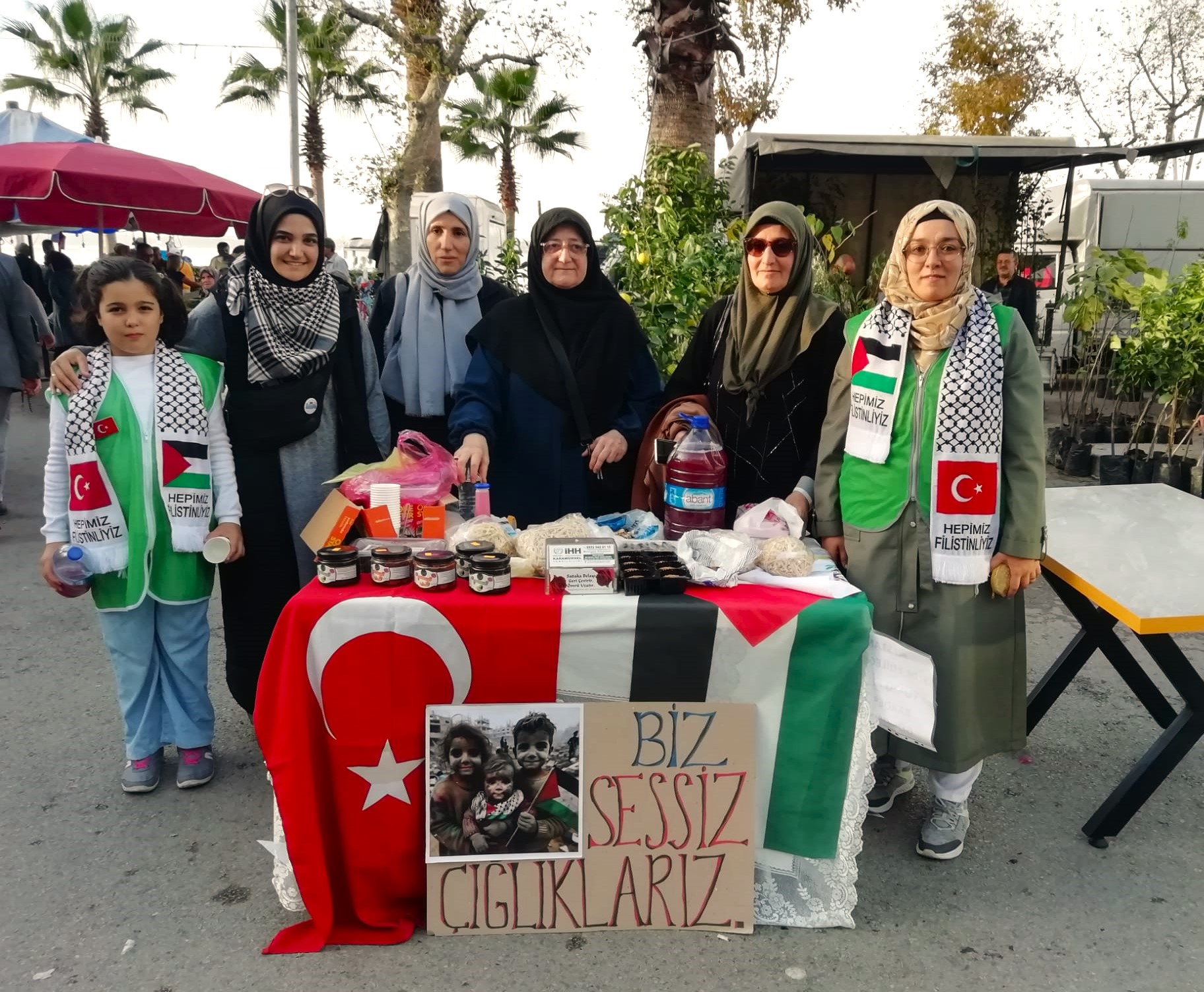 Karamürsel’de Gazze’ye destek için kermes düzenledi
