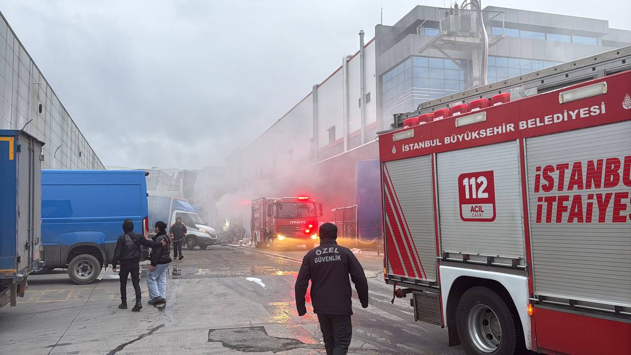 Kocaeli’de kargo kamyonunda çıkan yangın söndürüldü