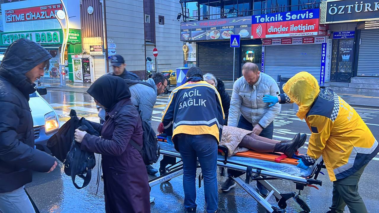 Kocaeli’de otomobilin çarptığı kadın yaralandı