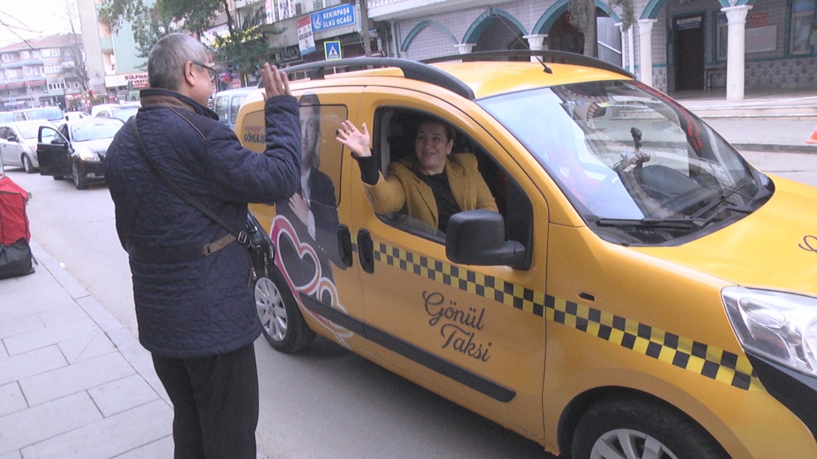 ‘Gönül Taksi’ vatandaşı dinlemeye devam ediyor